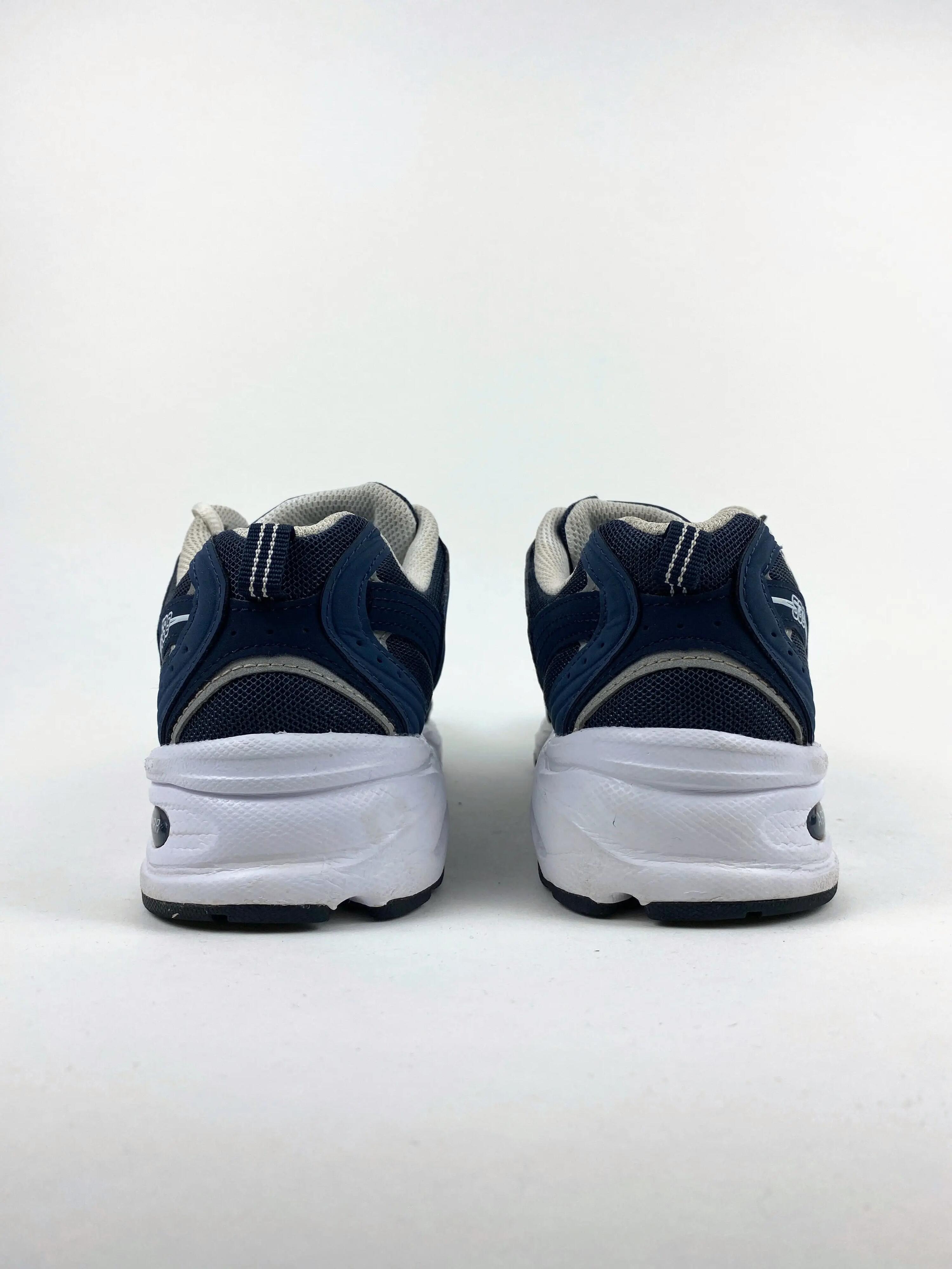 Reconditionné NEW BALANCE Baskets Femme, 530, Bleu foncé Très Bon État 3/4