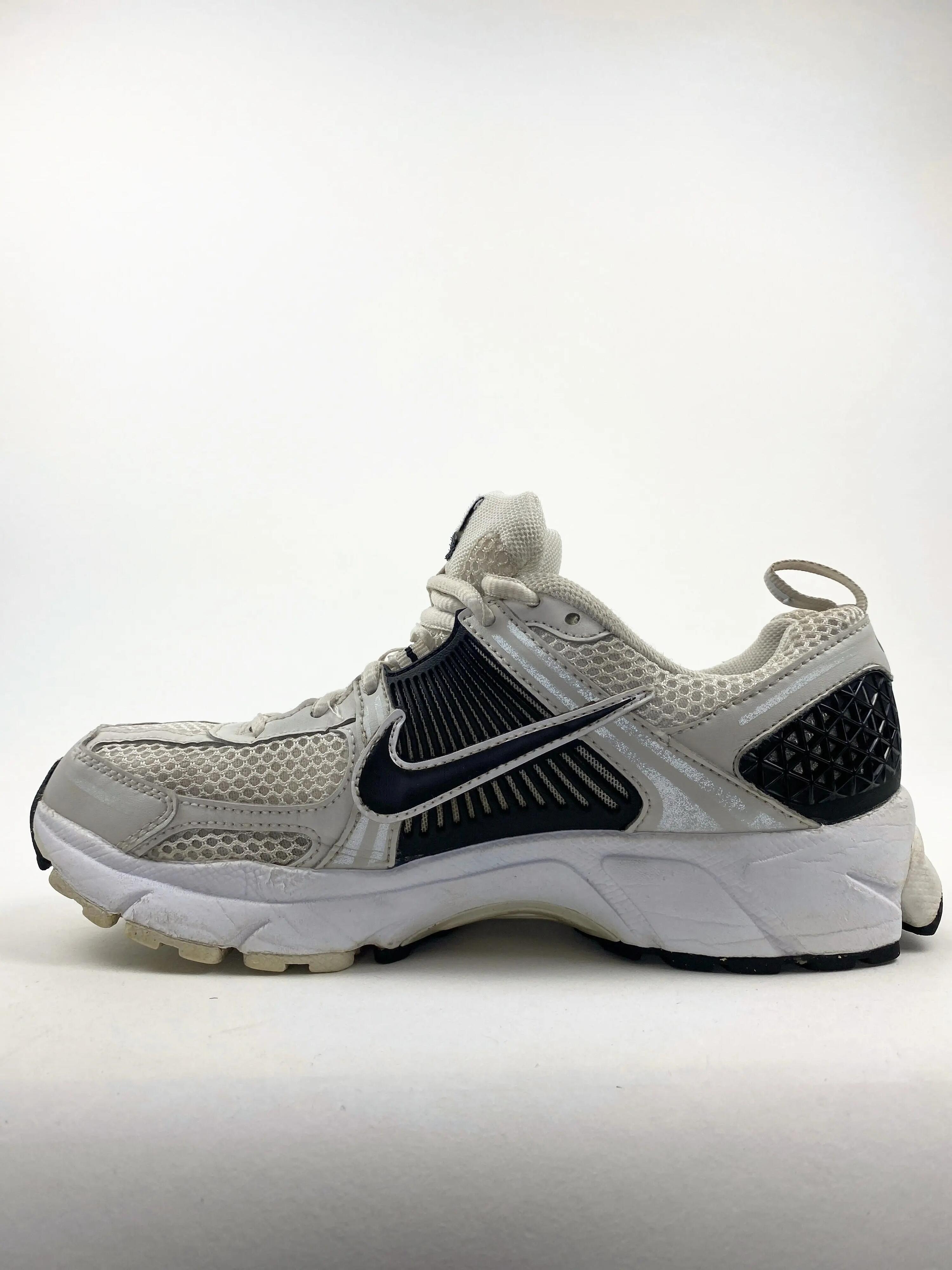 Reconditionné NIKE Baskets Femme, Zoom Vomero 5, Gris clair Très Bon État 4/4
