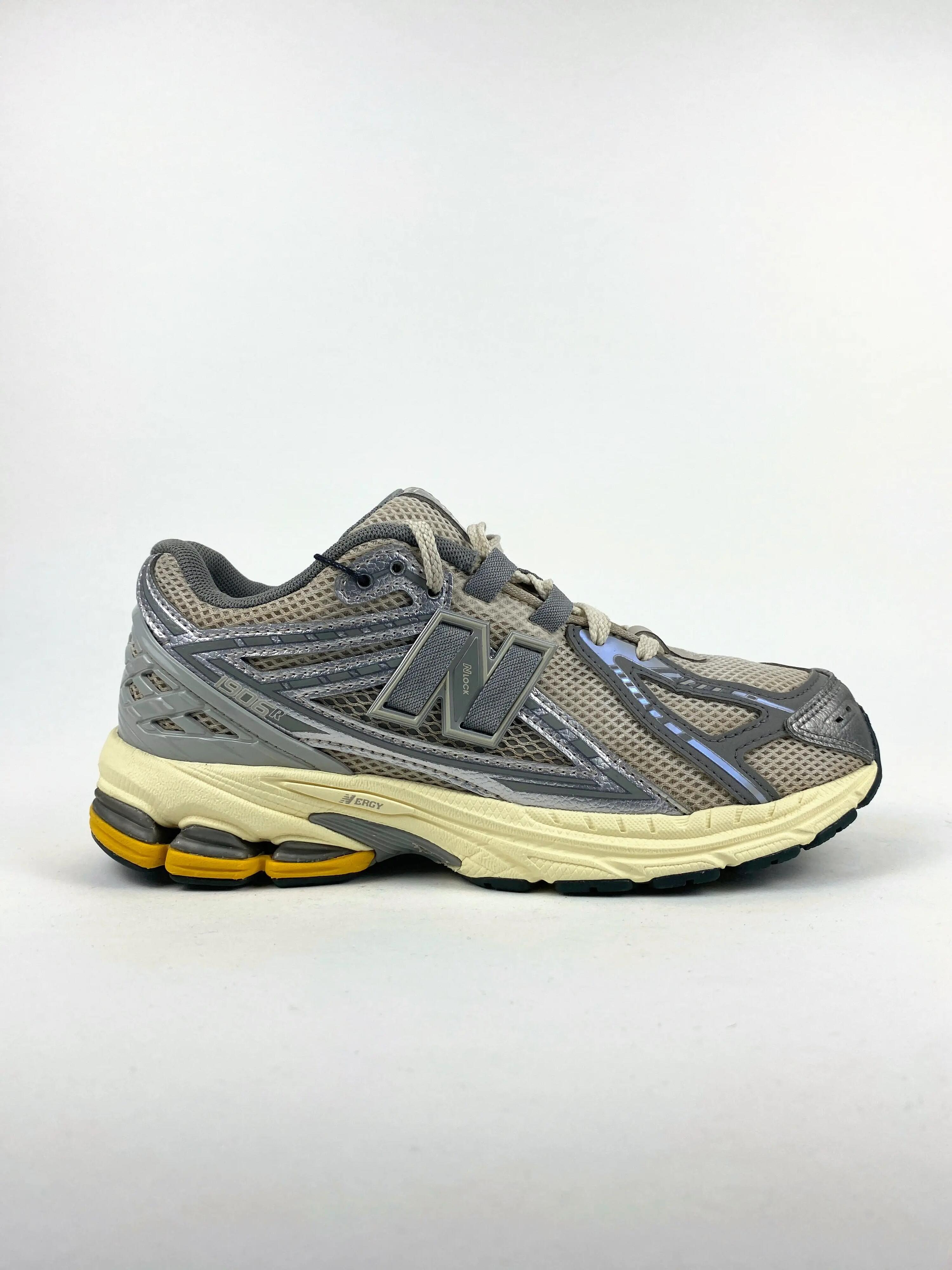 NEW BALANCE picture