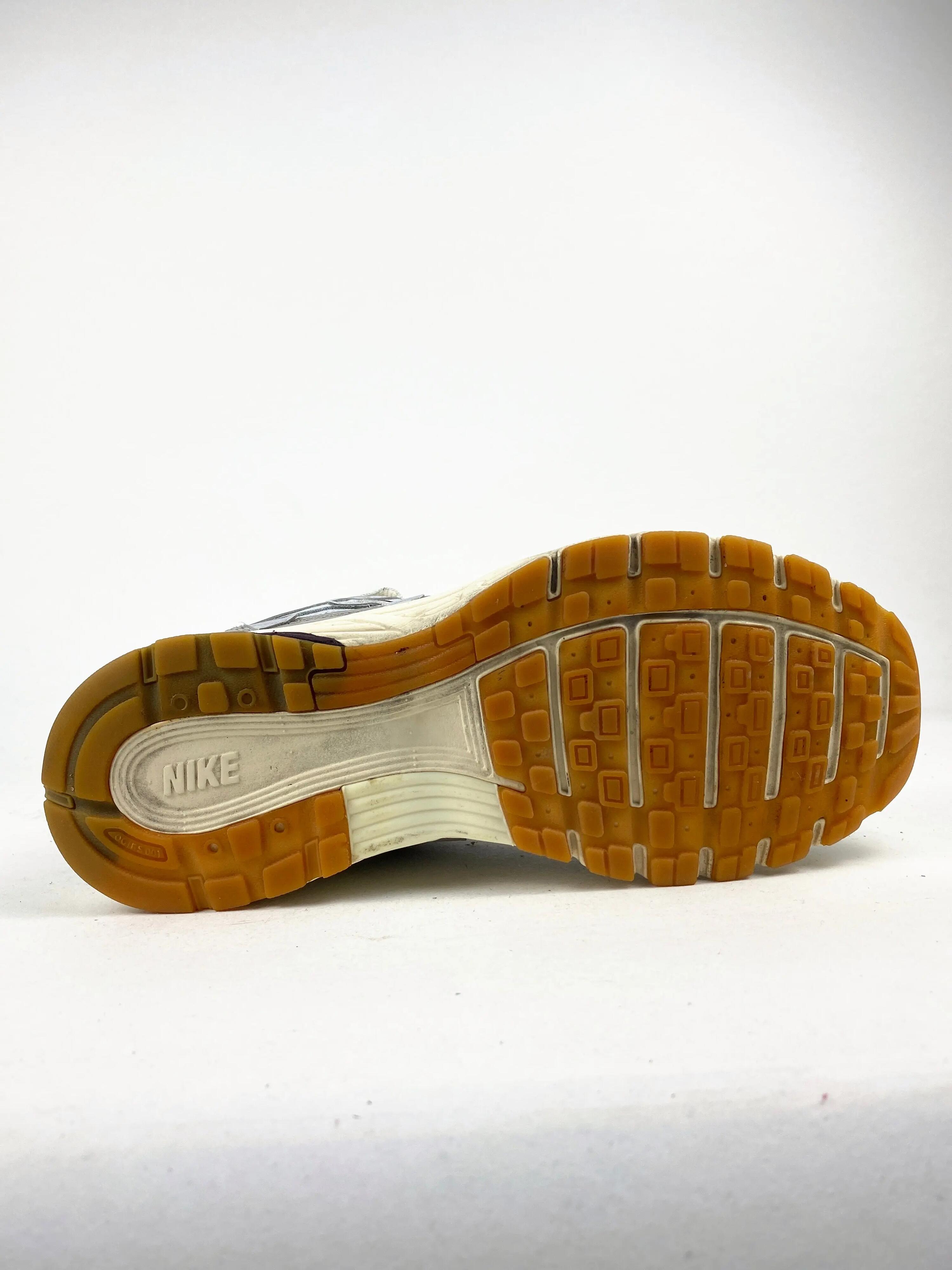 Reconditionné NIKE Baskets Homme, P-6000, Gris clair Très Bon État 2/4