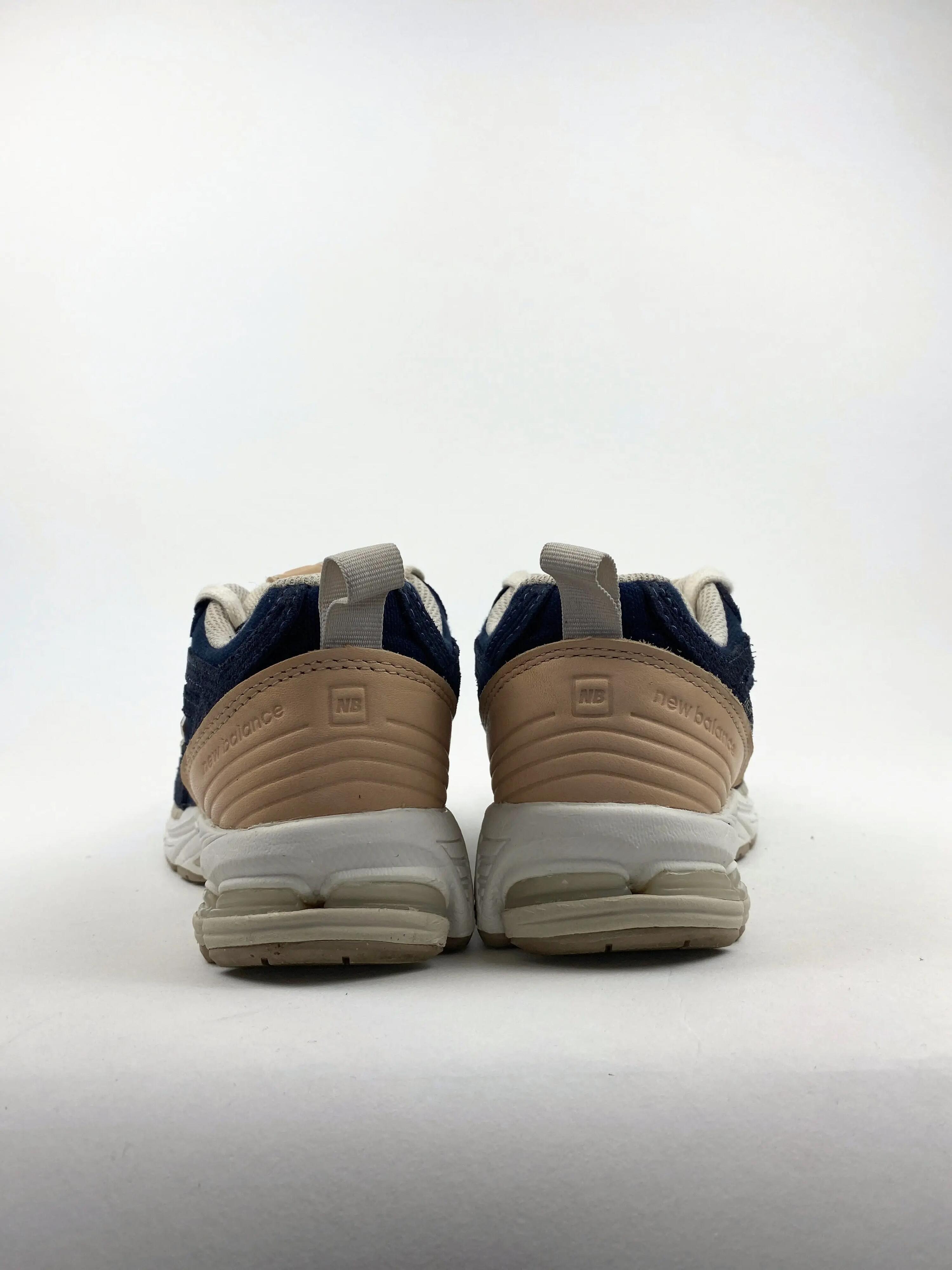 Reconditionné NEW BALANCE Baskets Femme, 1906F, Bleu foncé Très Bon État 3/4