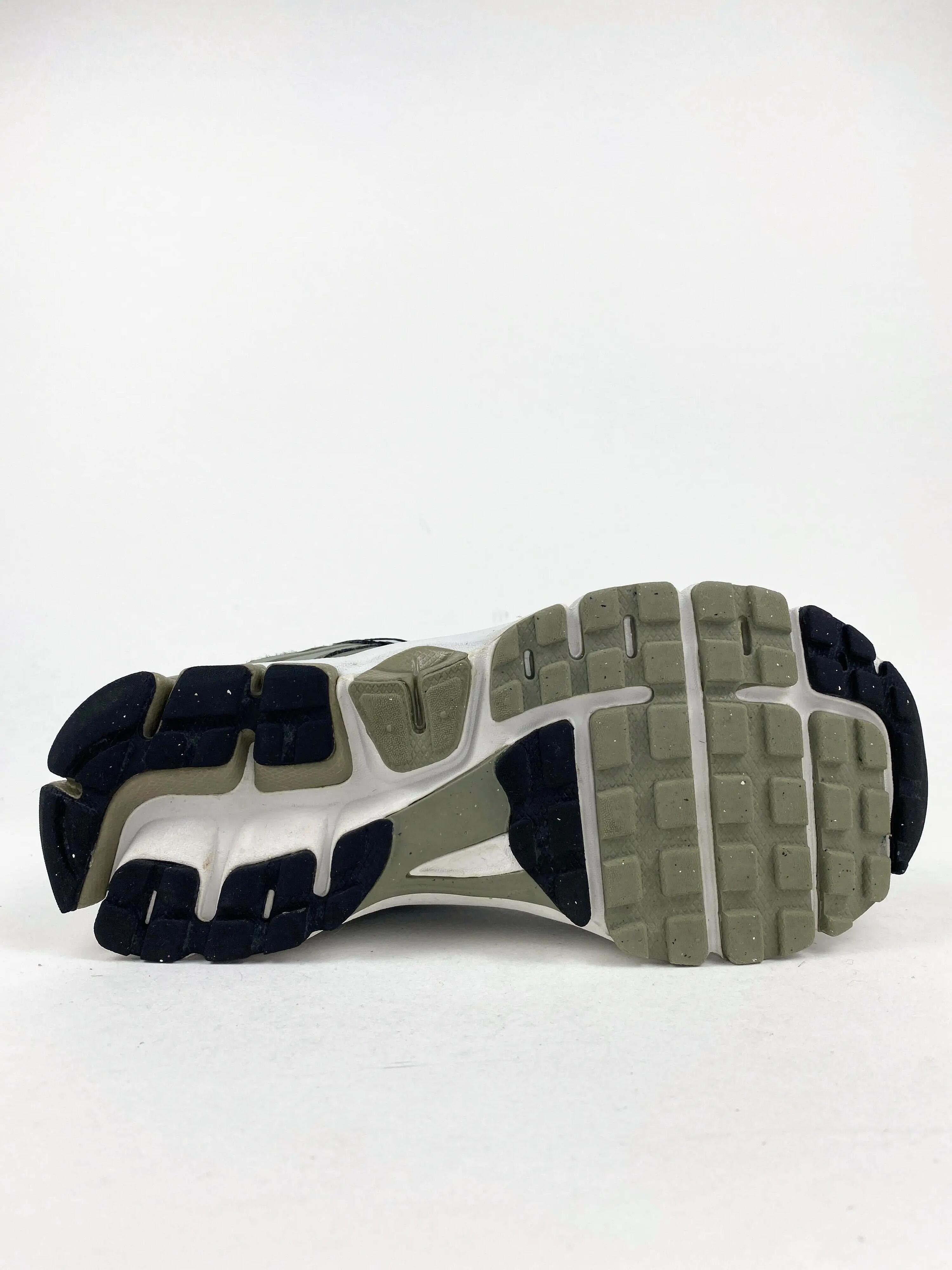 Reconditionné NIKE Baskets Femme, Zoom Vomero 5, Kaki Très Bon État 2/4