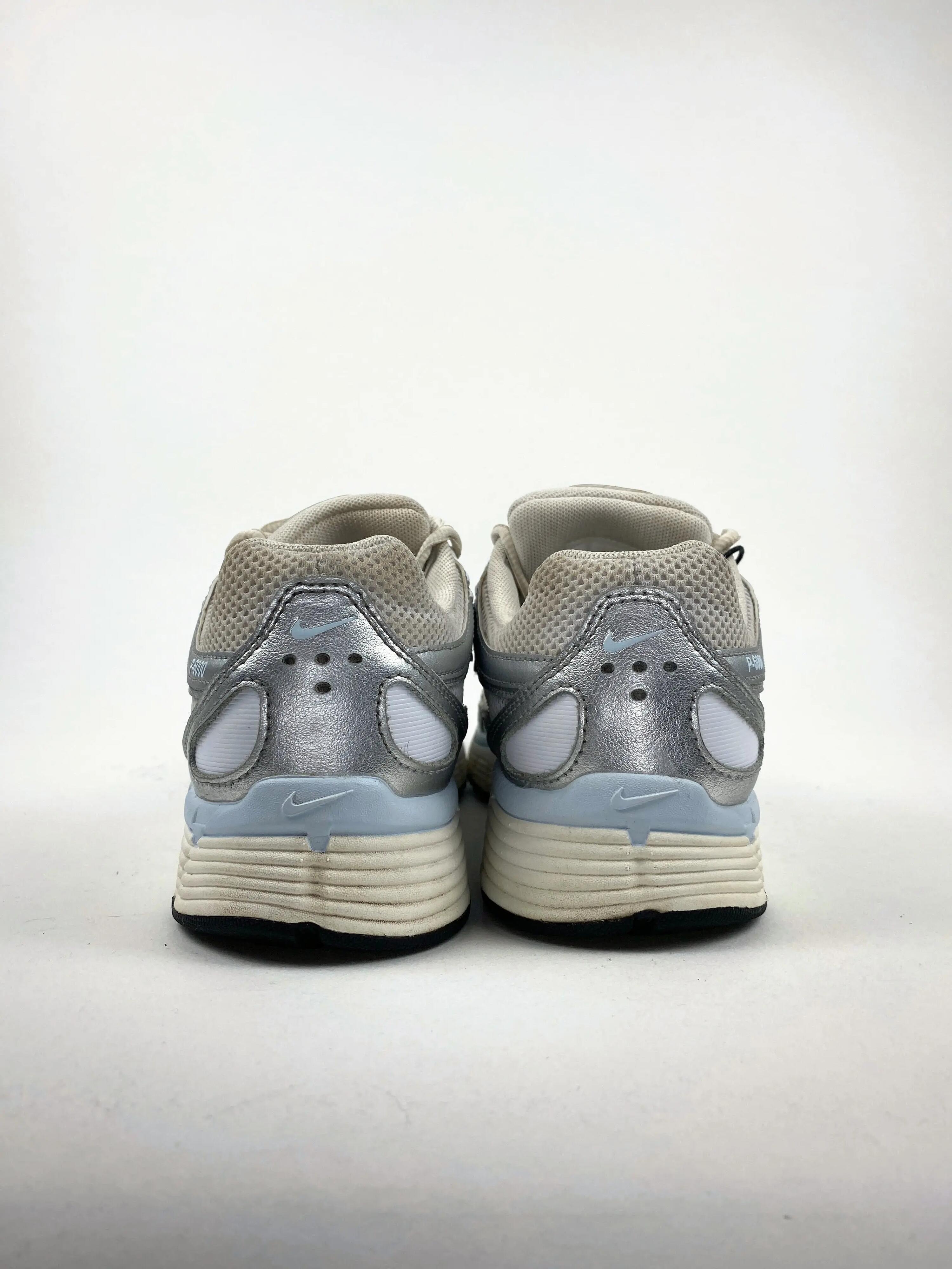 Reconditionné NIKE Baskets Femme, P-6000, Blanc Très Bon État 3/4