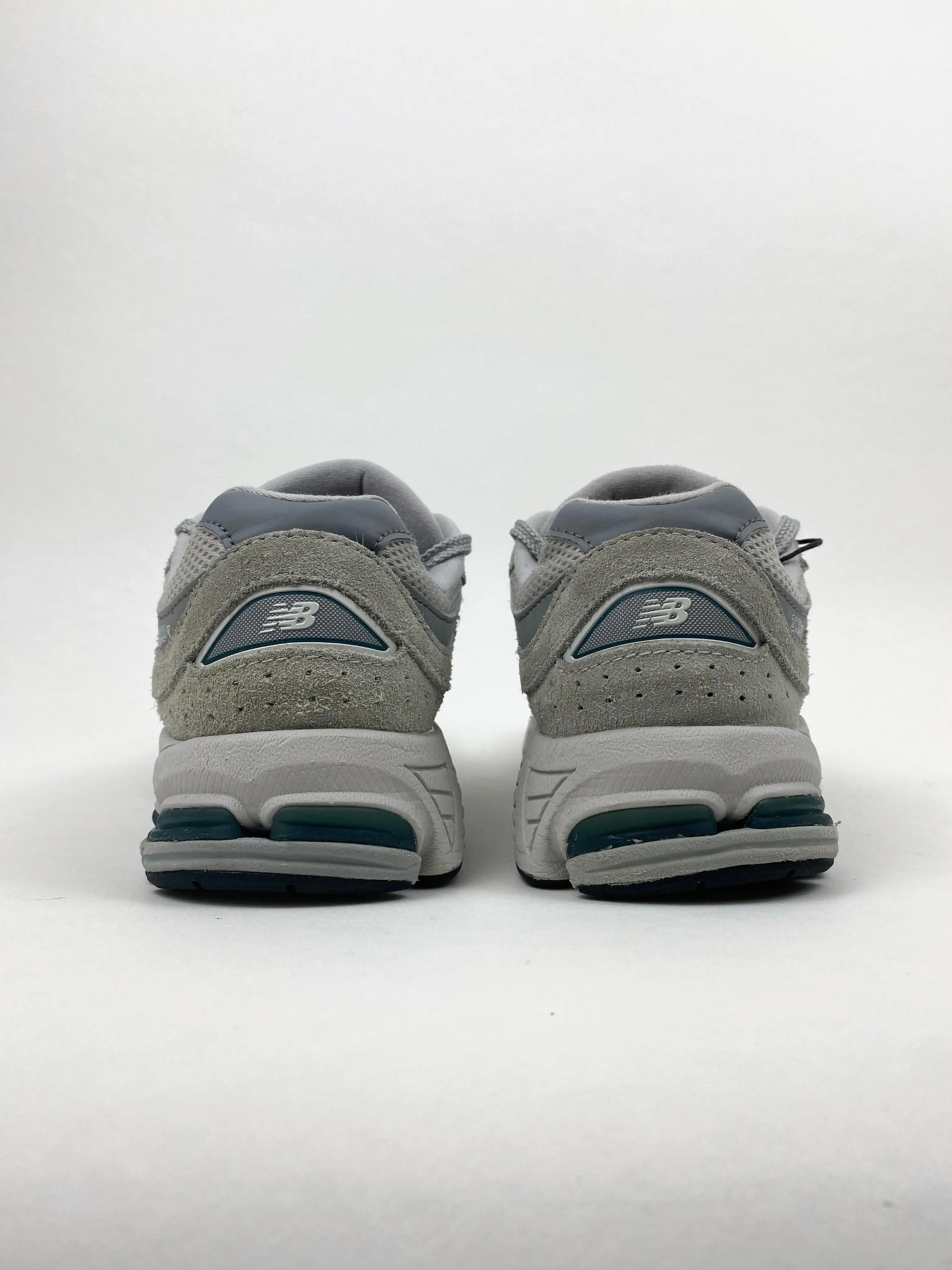 Reconditionné NEW BALANCE Baskets Femme, 2002R, Gris clair Très Bon État 3/4