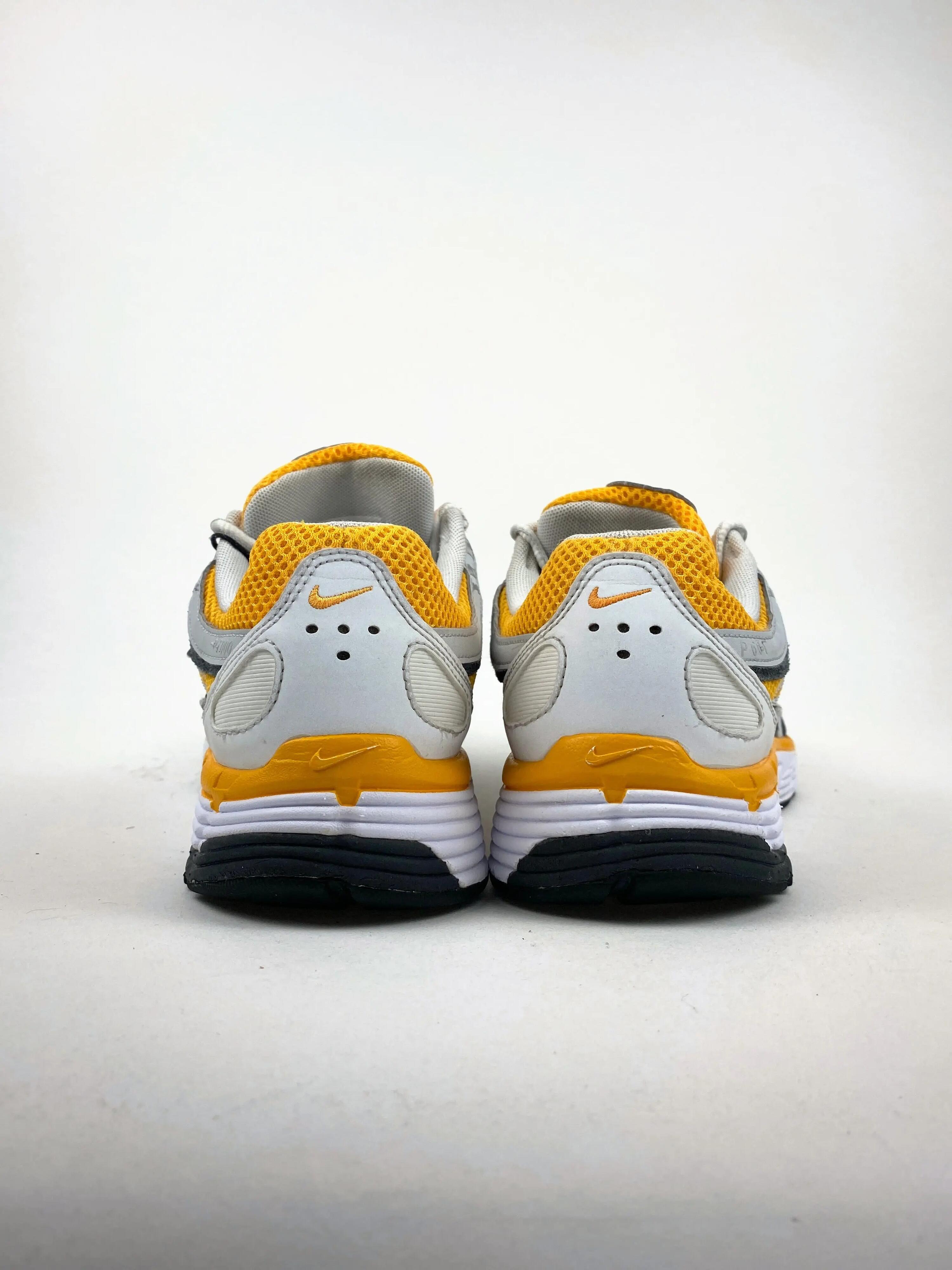 Reconditionné NIKE Baskets Homme, P-6000, Gris clair Très Bon État 3/4
