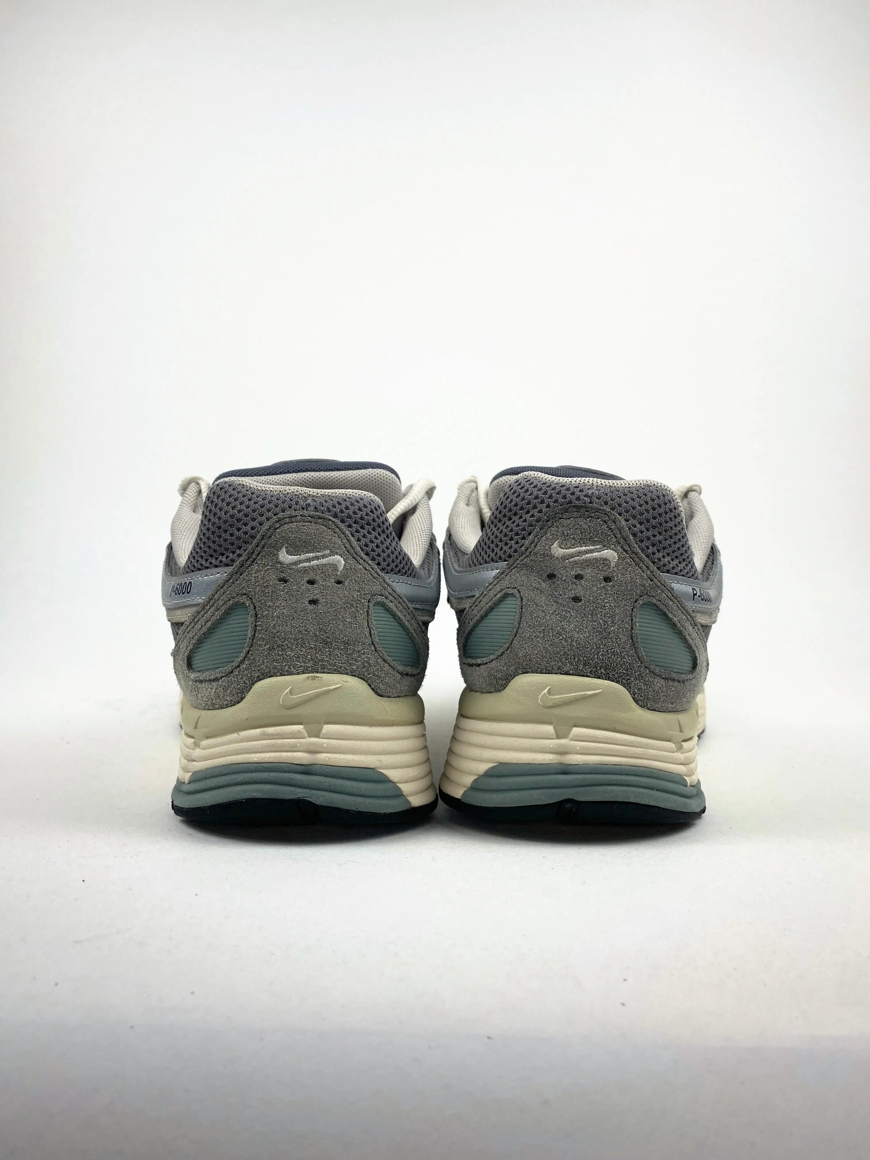 Reconditionné NIKE Baskets Homme, P-6000, Gris clair Très Bon État 3/4