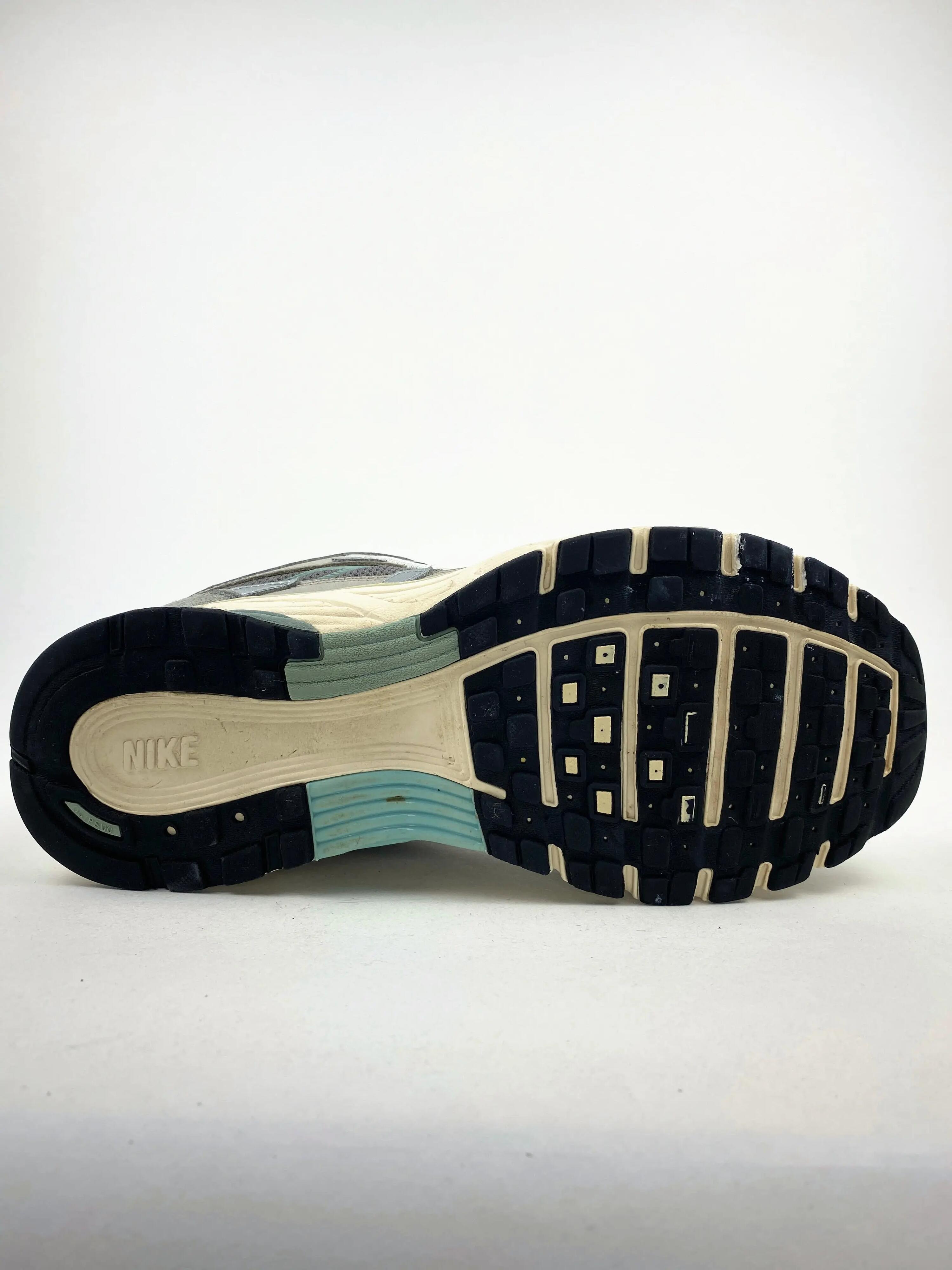 Reconditionné NIKE Baskets Homme, P-6000, Gris clair Très Bon État 2/4
