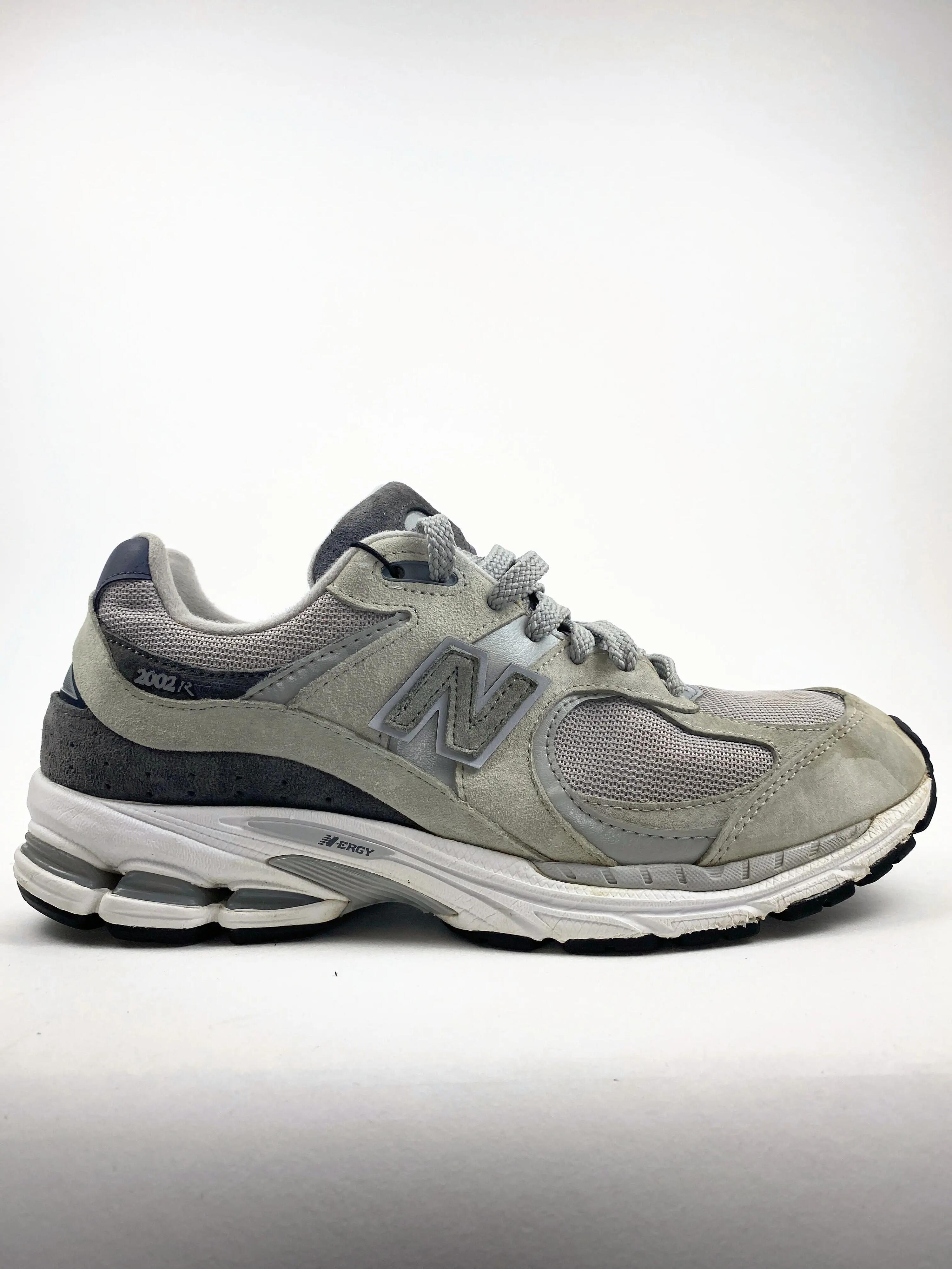 NEW BALANCE picture