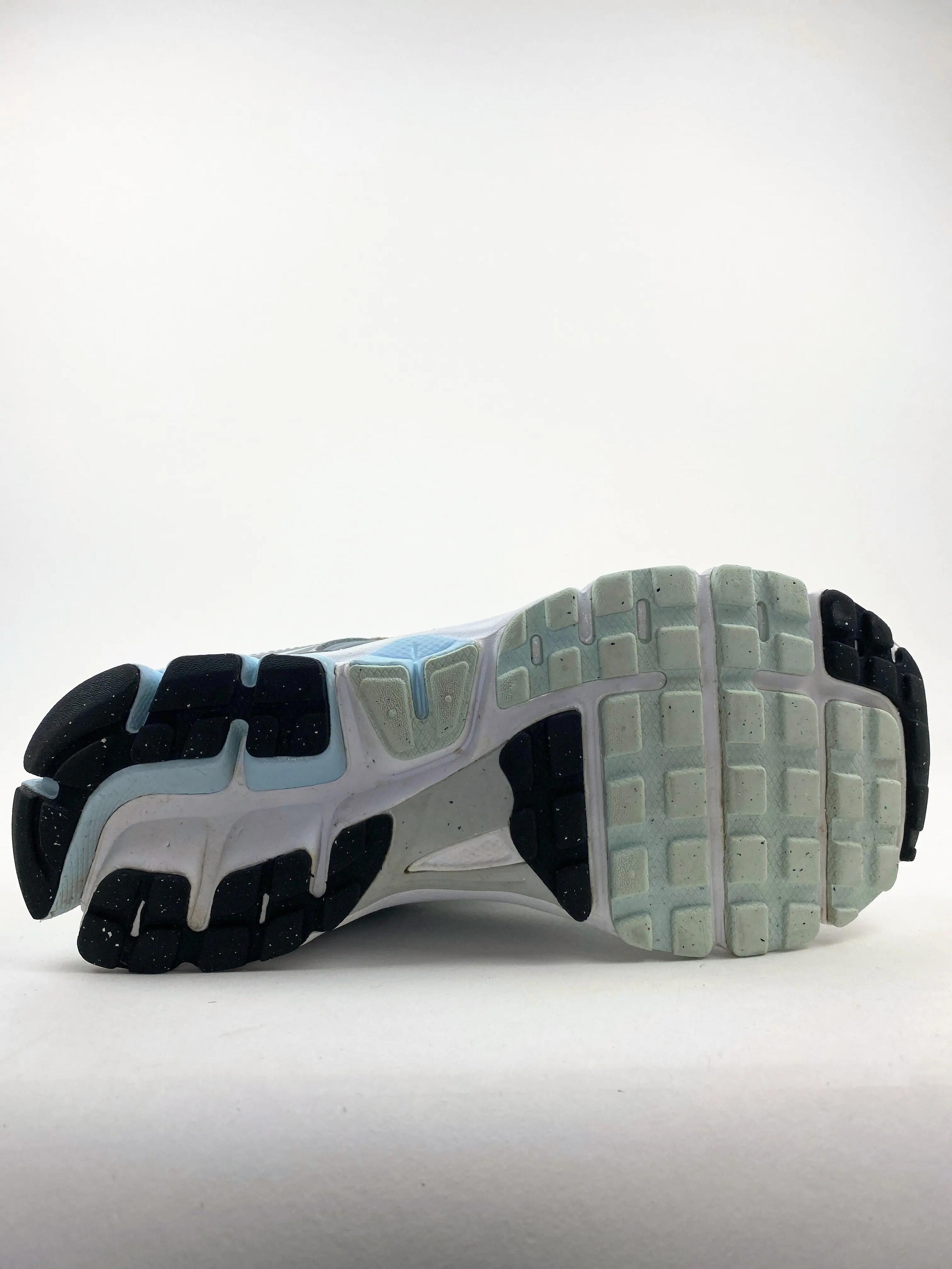Reconditionné NIKE Baskets Femme, Vomero 5, Gris clair Très Bon État 2/4
