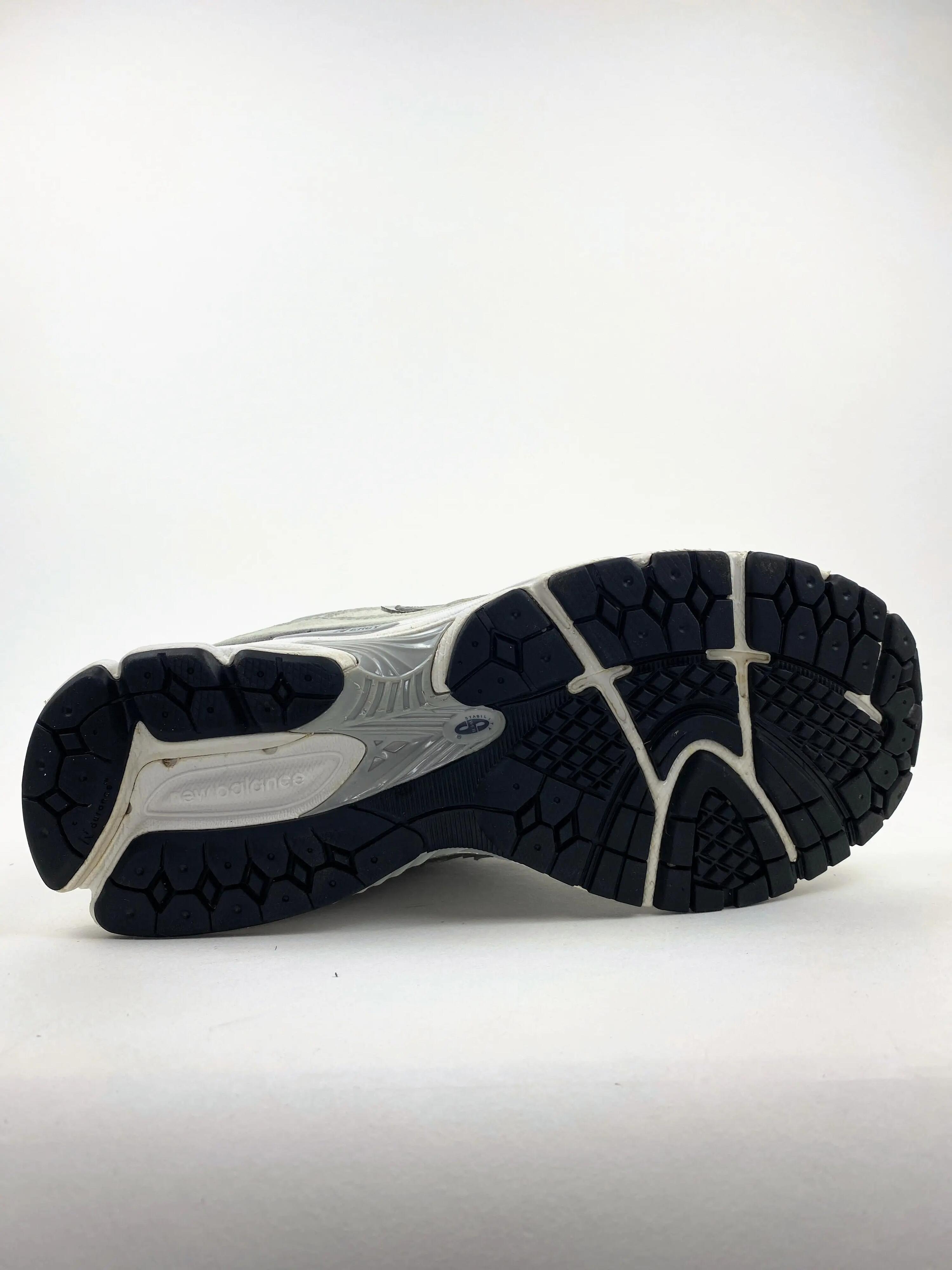 Reconditionné NEW BALANCE Baskets Homme, 2002R, Gris foncé Très Bon État 2/4