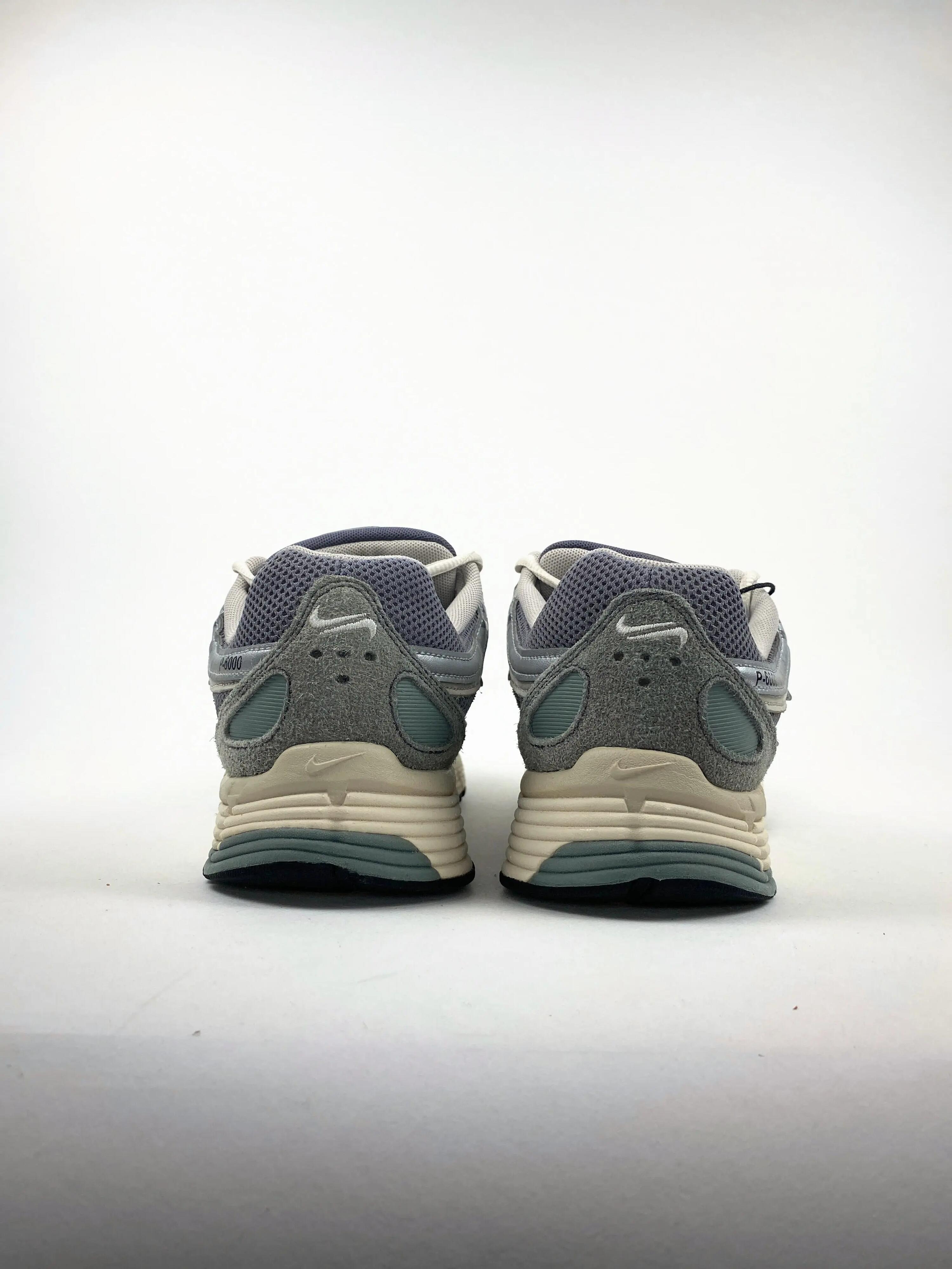Reconditionné NIKE Baskets Homme, P-6000, Gris clair Très Bon État 3/4