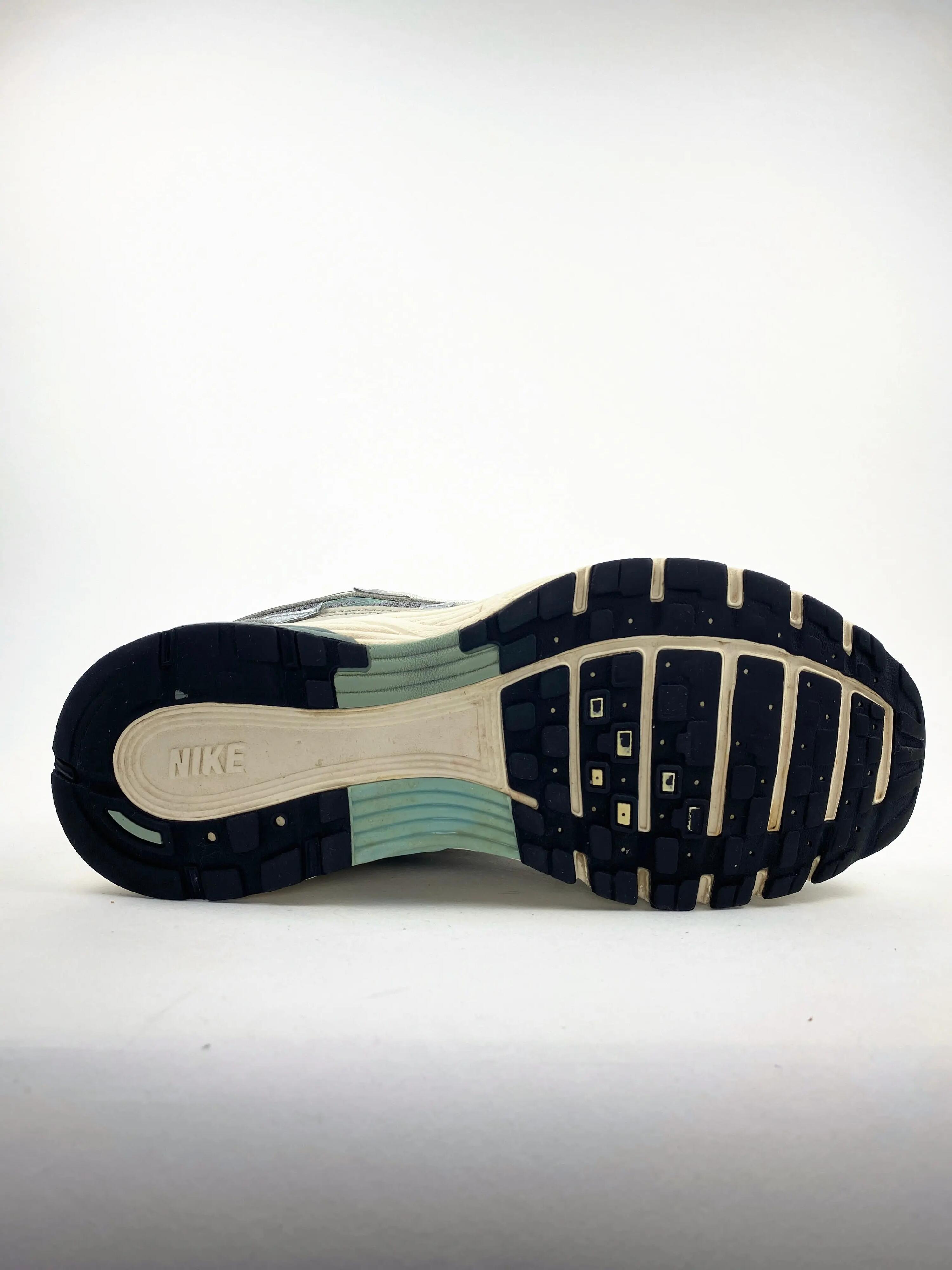 Reconditionné NIKE Baskets Homme, P-6000, Gris clair Très Bon État 2/4