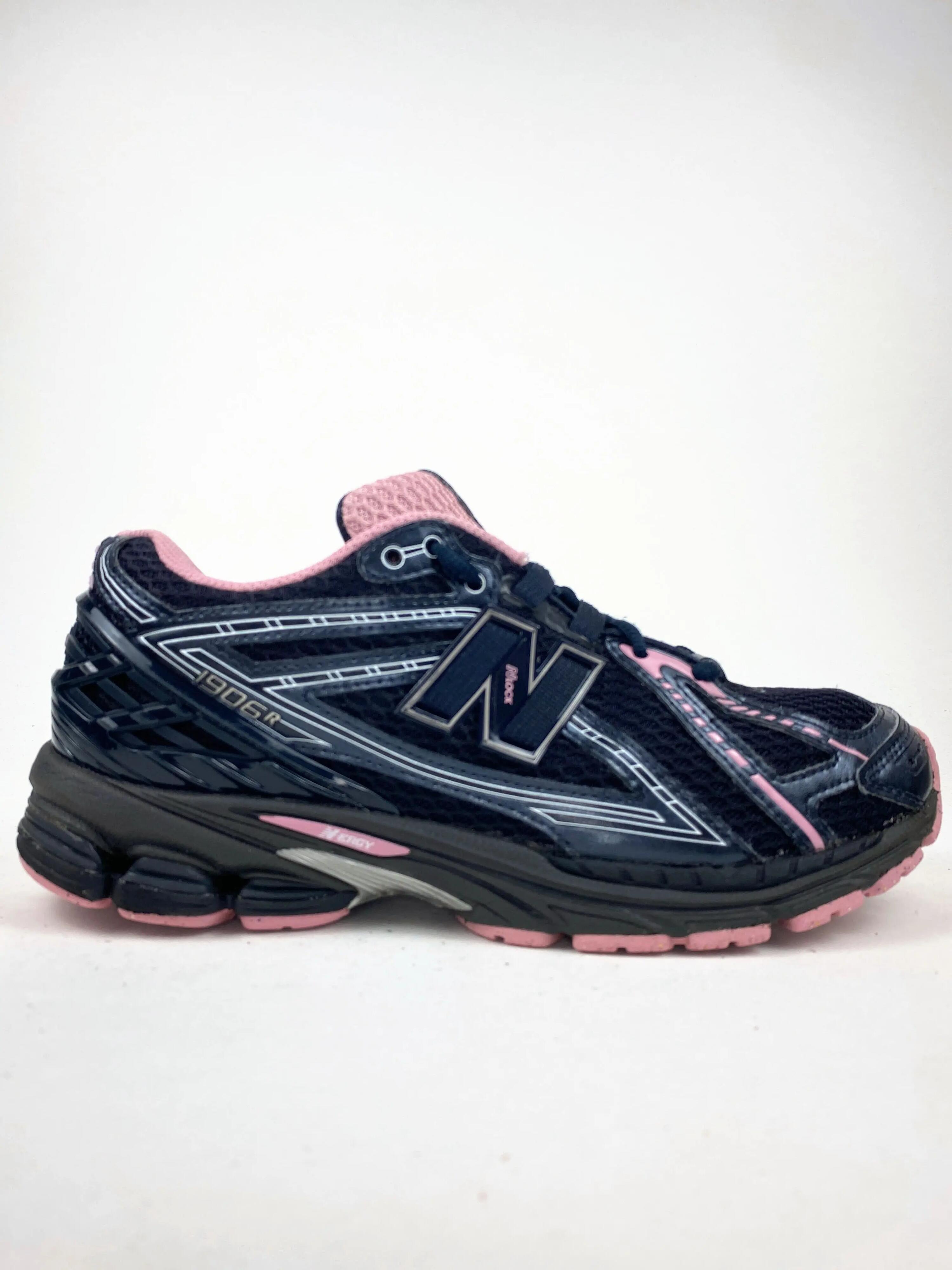 NEW BALANCE picture