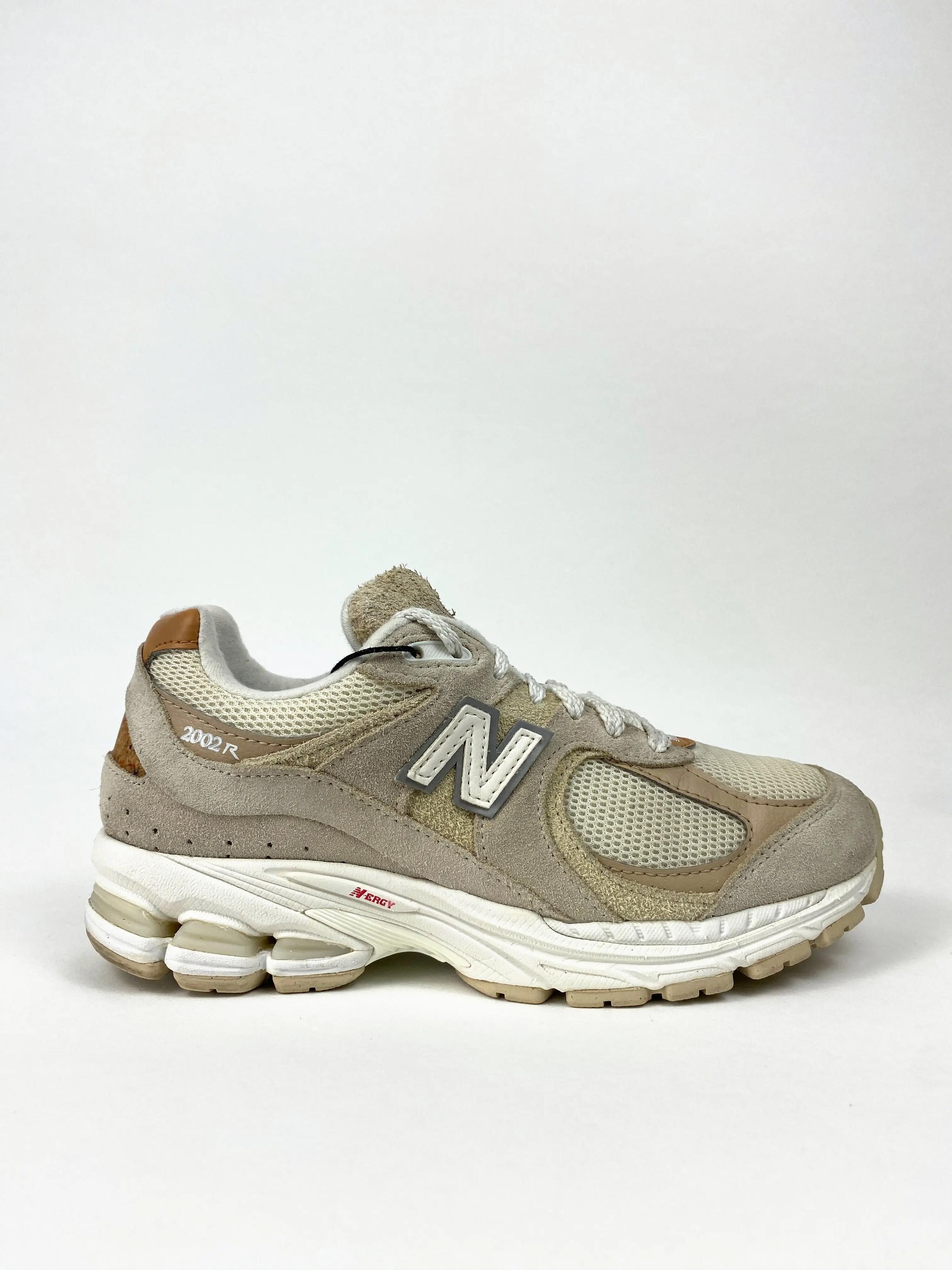 NEW BALANCE picture