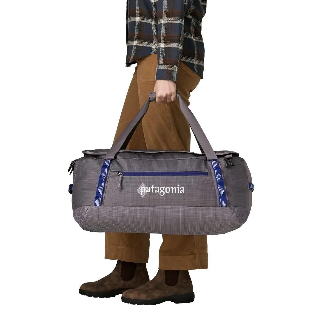 Bolsa Gris Patagonia Hole® Duffel 55L Hut Tripper: May Grey con Base Acolchada 2/4
