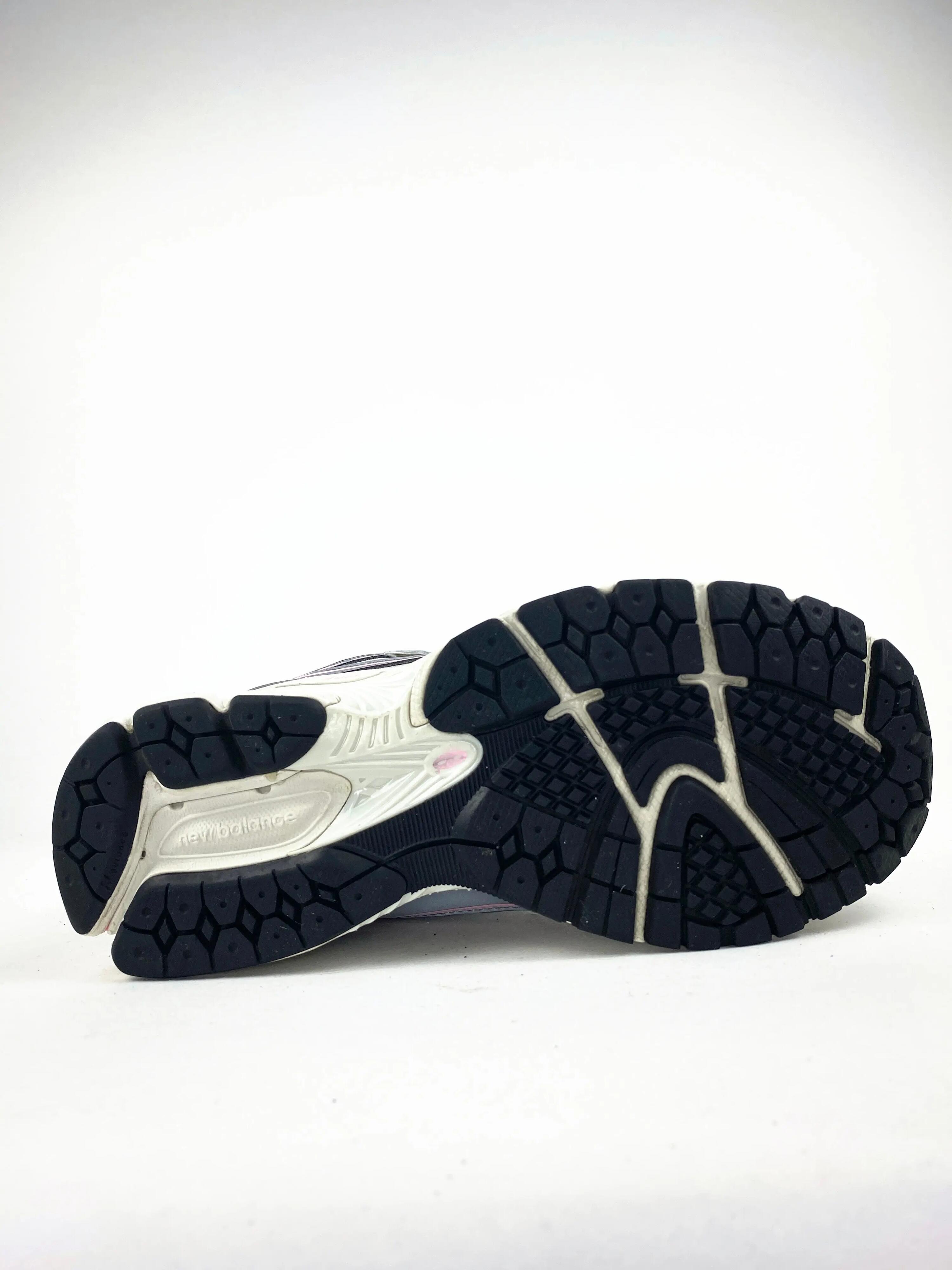 Reconditionné NEW BALANCE Baskets Femme, 1906R, Gris clair Très Bon État 2/4