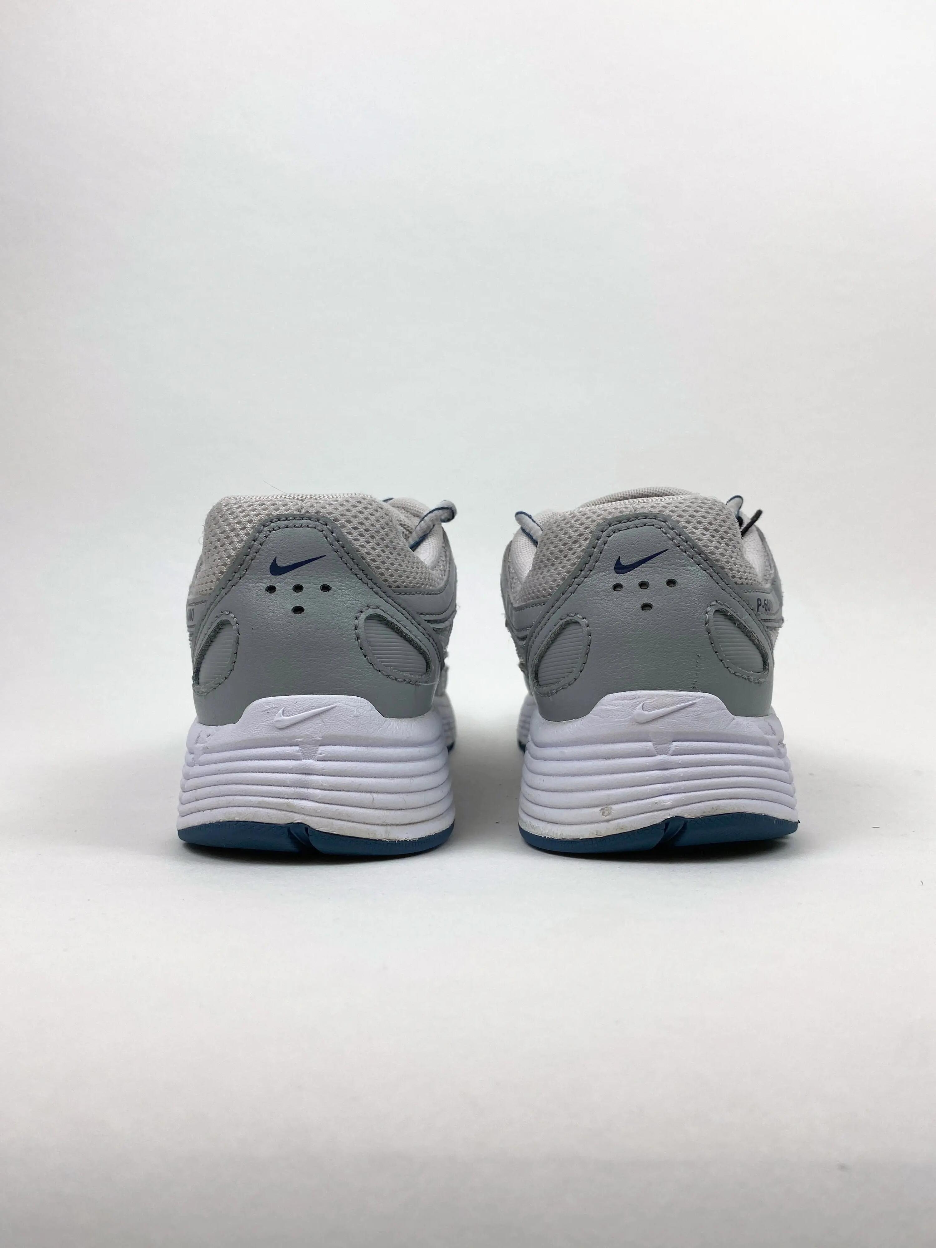 Reconditionné NIKE Baskets Femme, P-6000, Gris clair Très Bon État 3/4
