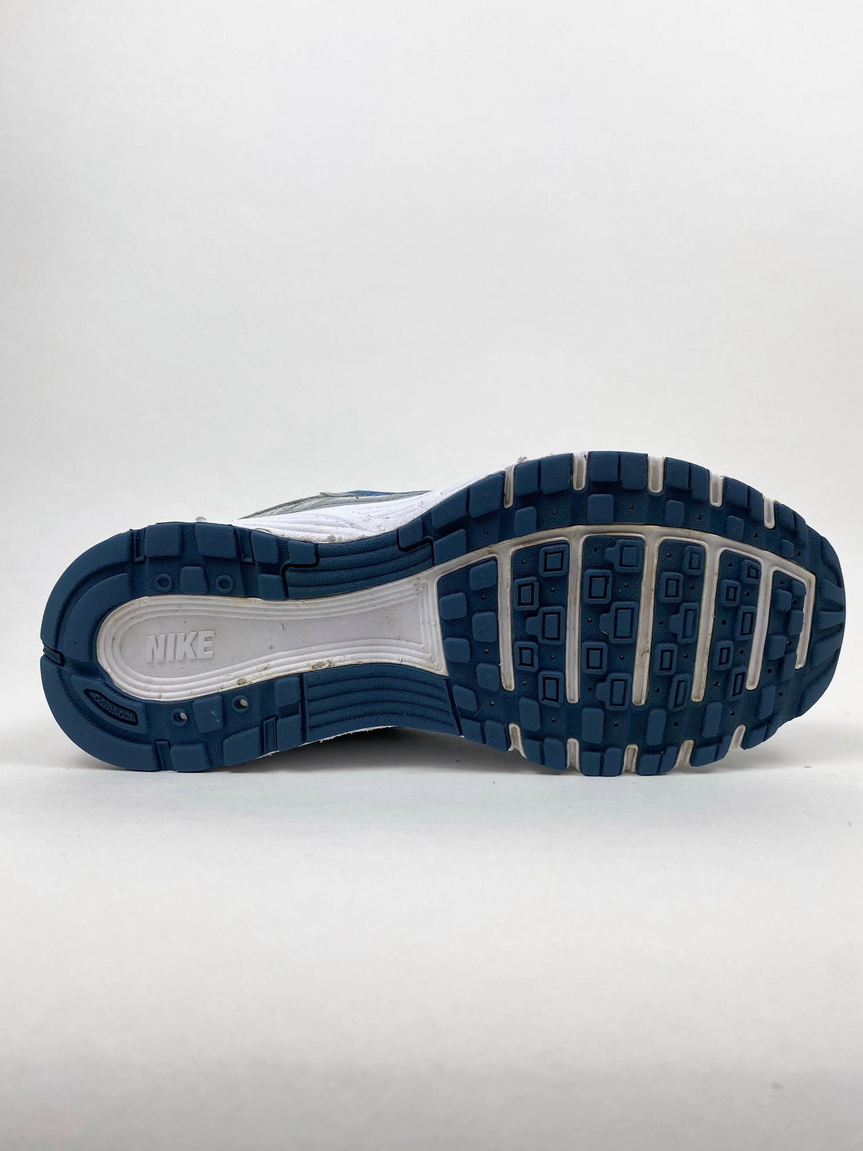 Reconditionné NIKE Baskets Femme, P-6000, Gris clair Très Bon État 2/4