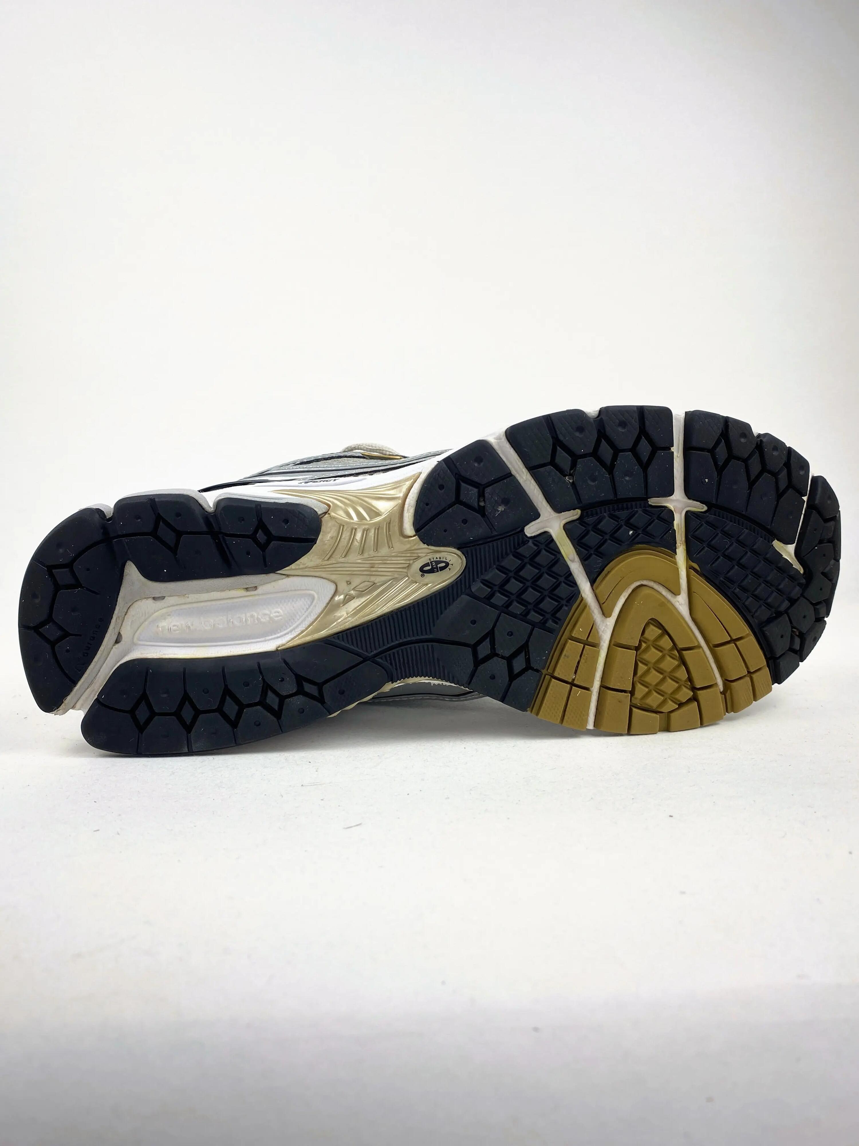 Reconditionné NEW BALANCE Baskets Homme, 1906R, Blanc Très Bon État 2/4