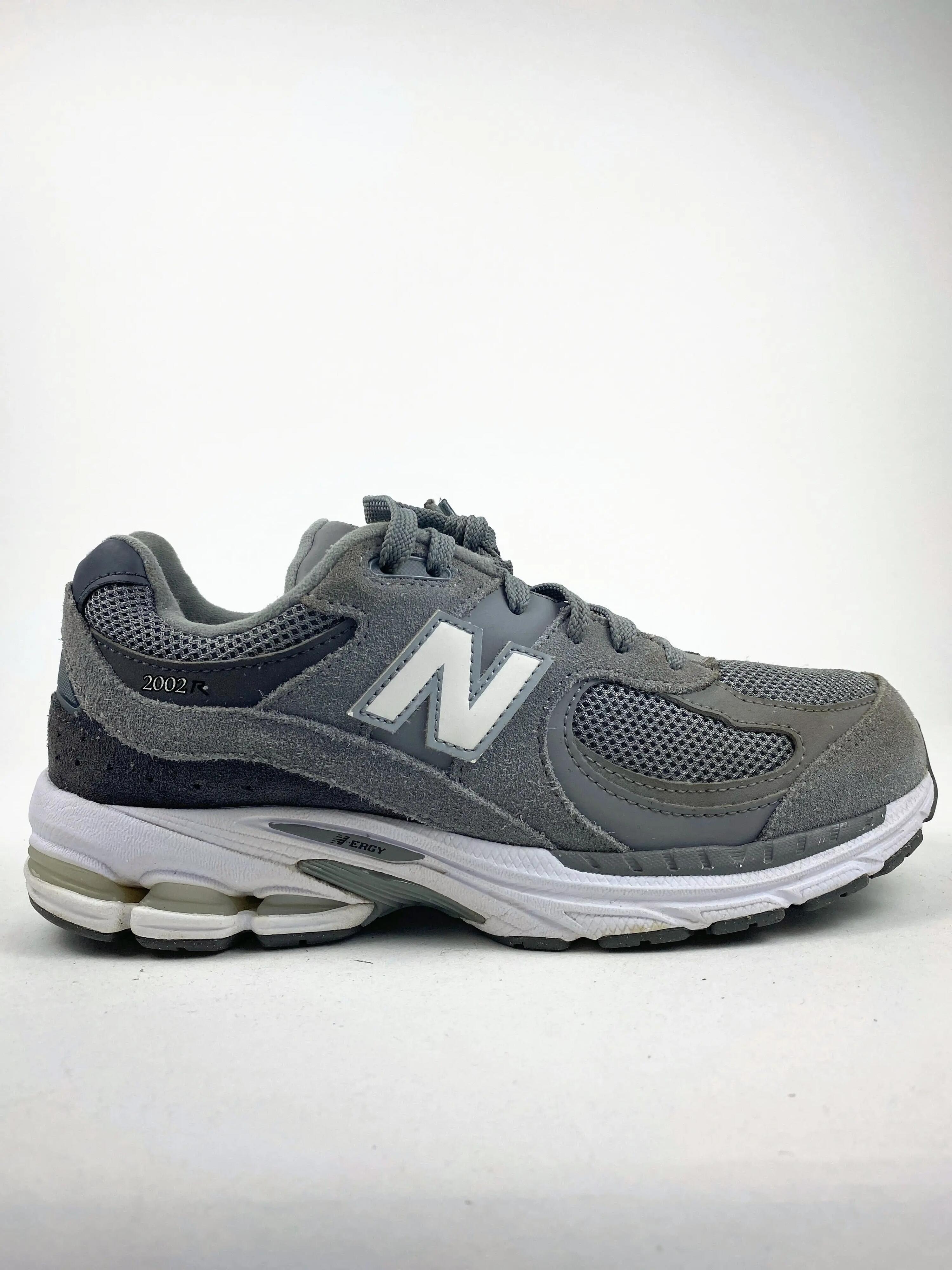 NEW BALANCE picture