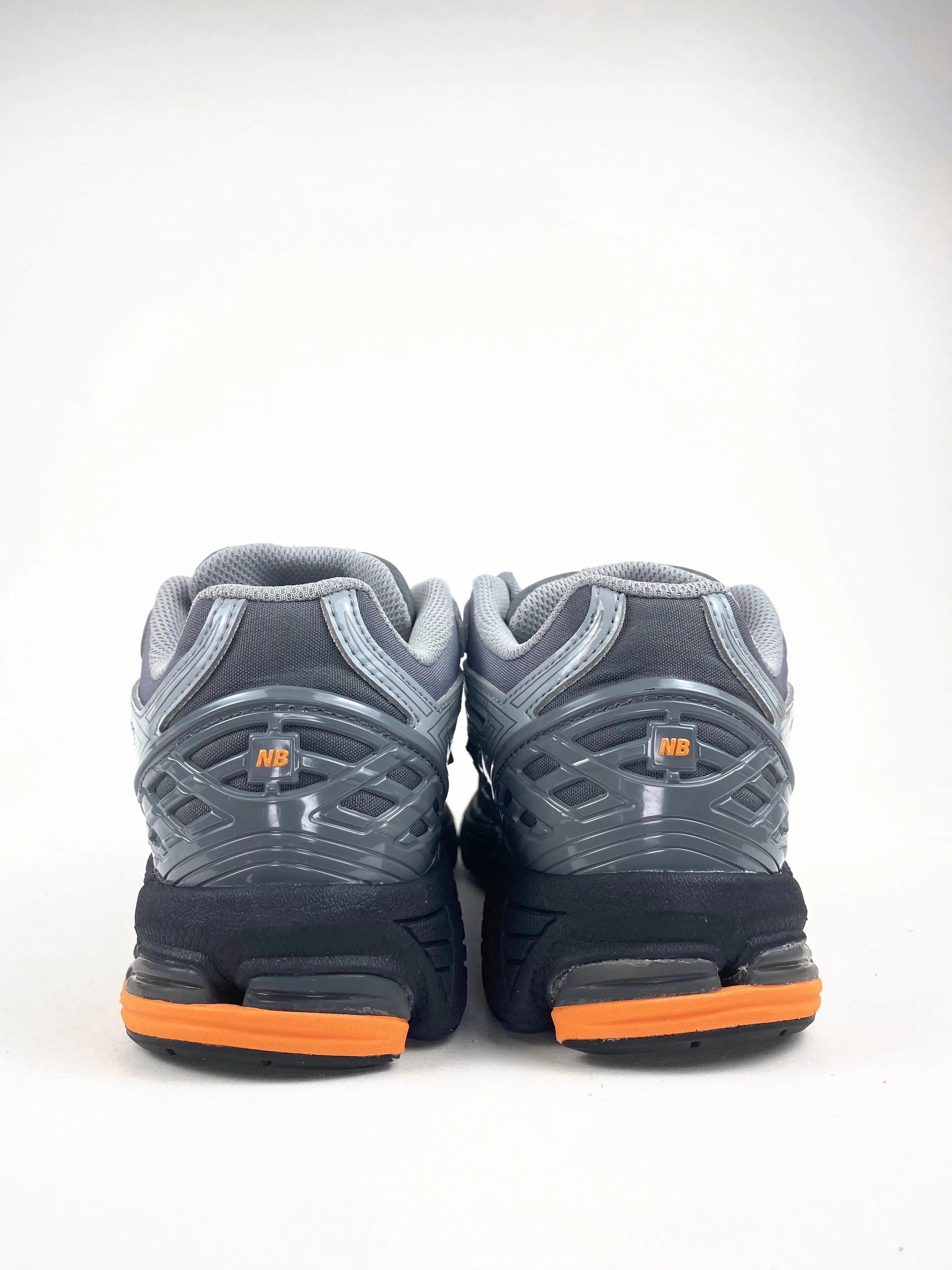 Reconditionné NEW BALANCE Baskets Femme, 1906R, Gris clair Très Bon État 3/4