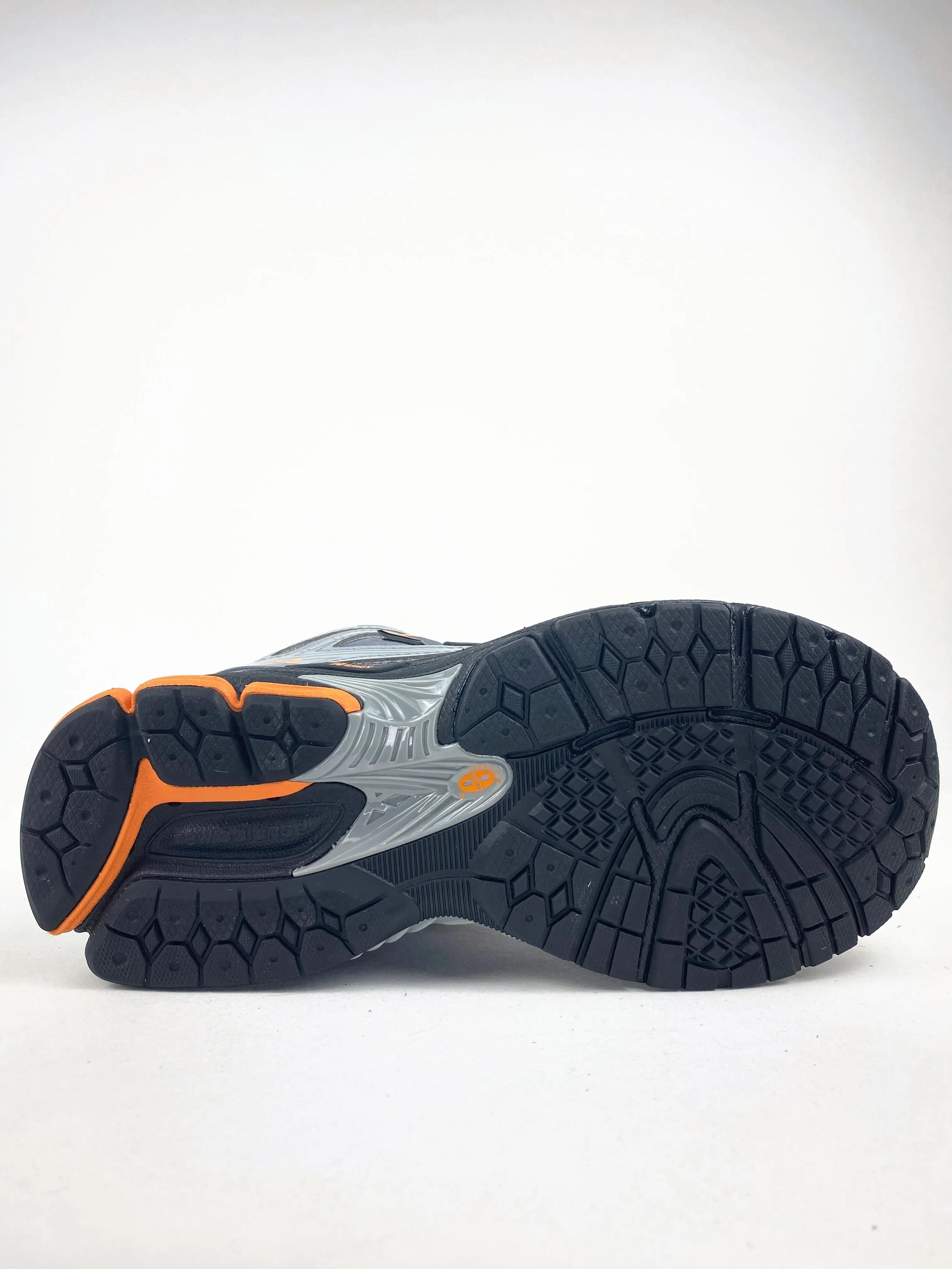 Reconditionné NEW BALANCE Baskets Femme, 1906R, Gris clair Très Bon État 2/4