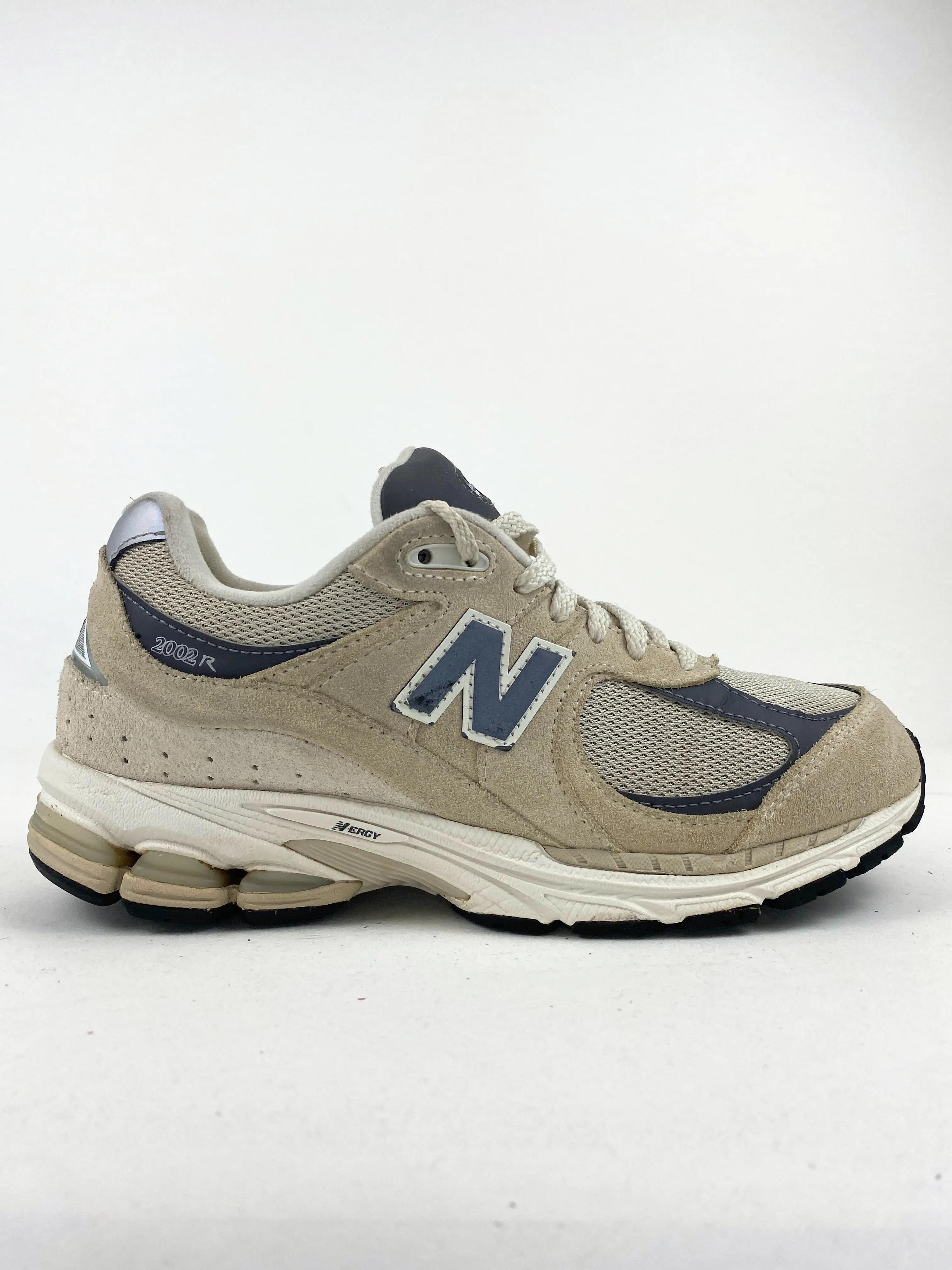 NEW BALANCE picture