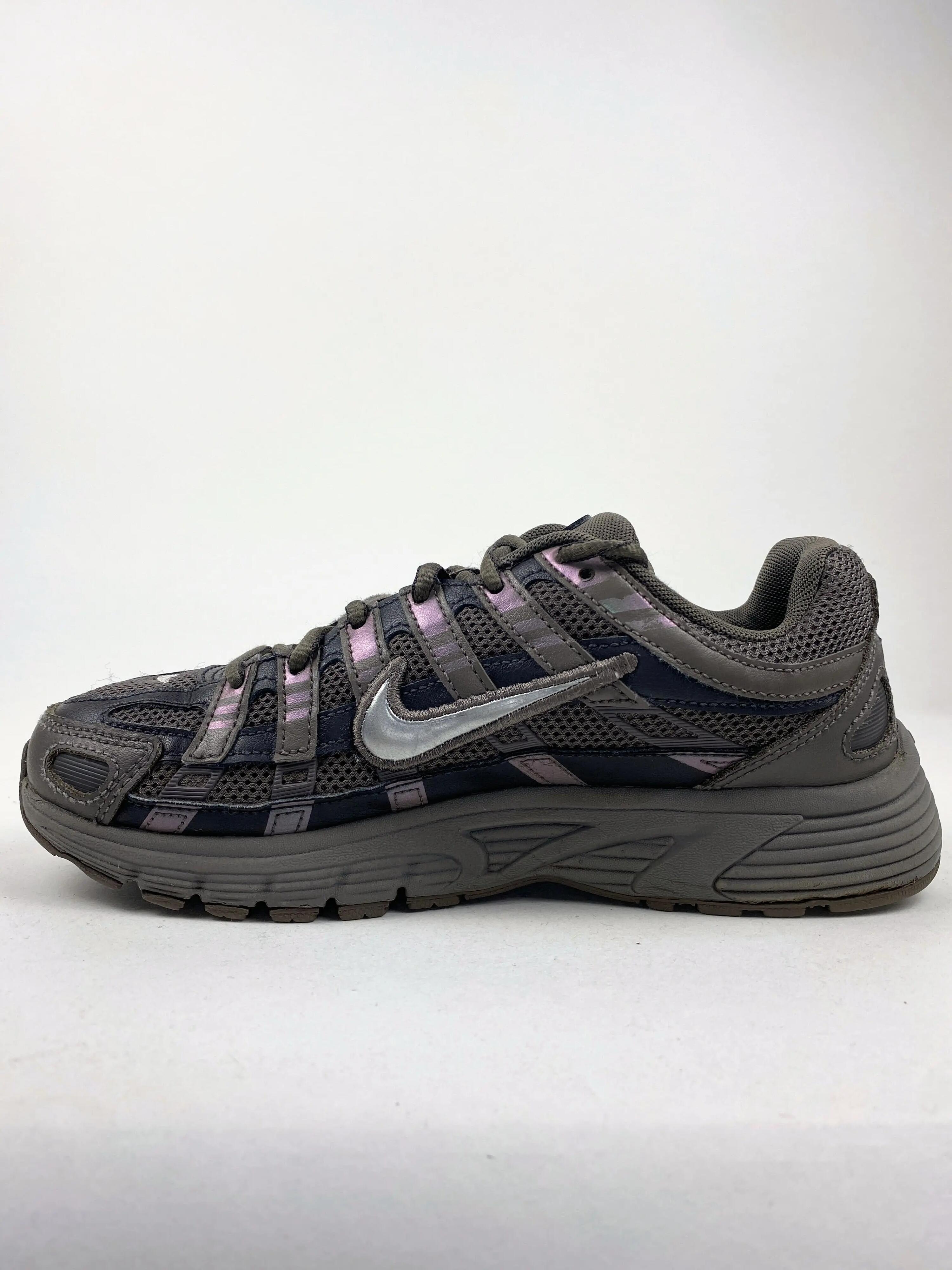 Reconditionné NIKE Baskets Femme, P-6000, Gris clair Très Bon État 4/4