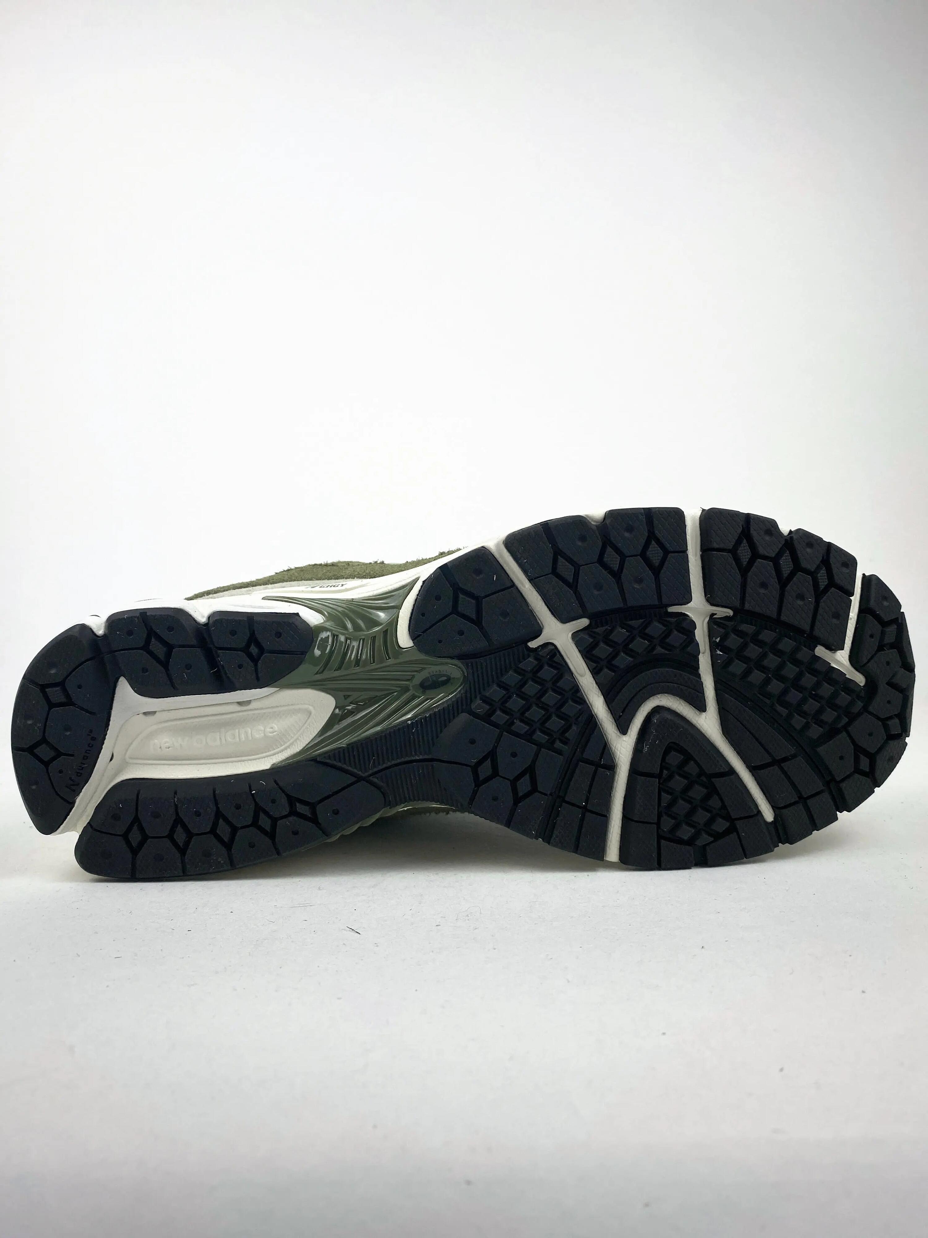 Reconditionné NEW BALANCE Baskets Homme, 2002R, Kaki Très Bon État 2/4