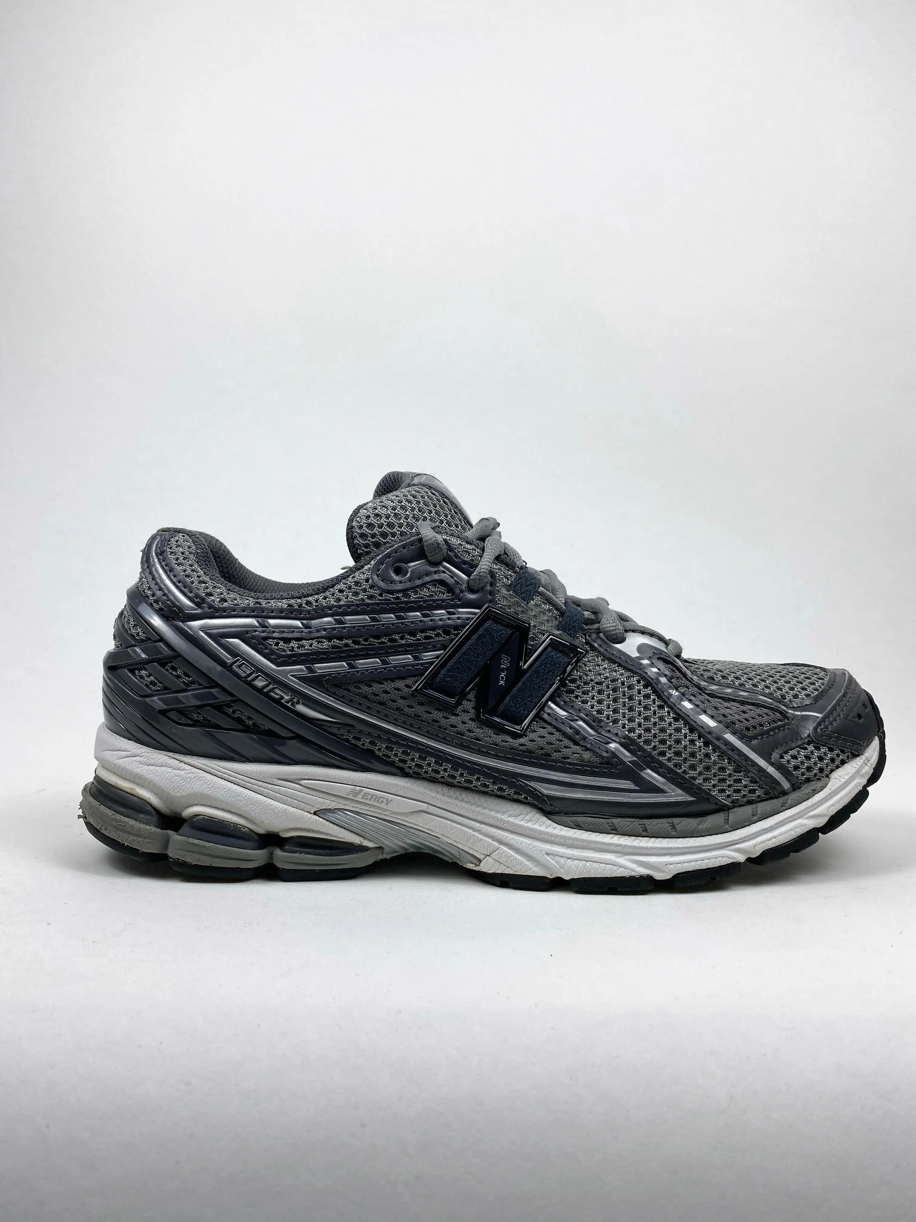 NEW BALANCE picture
