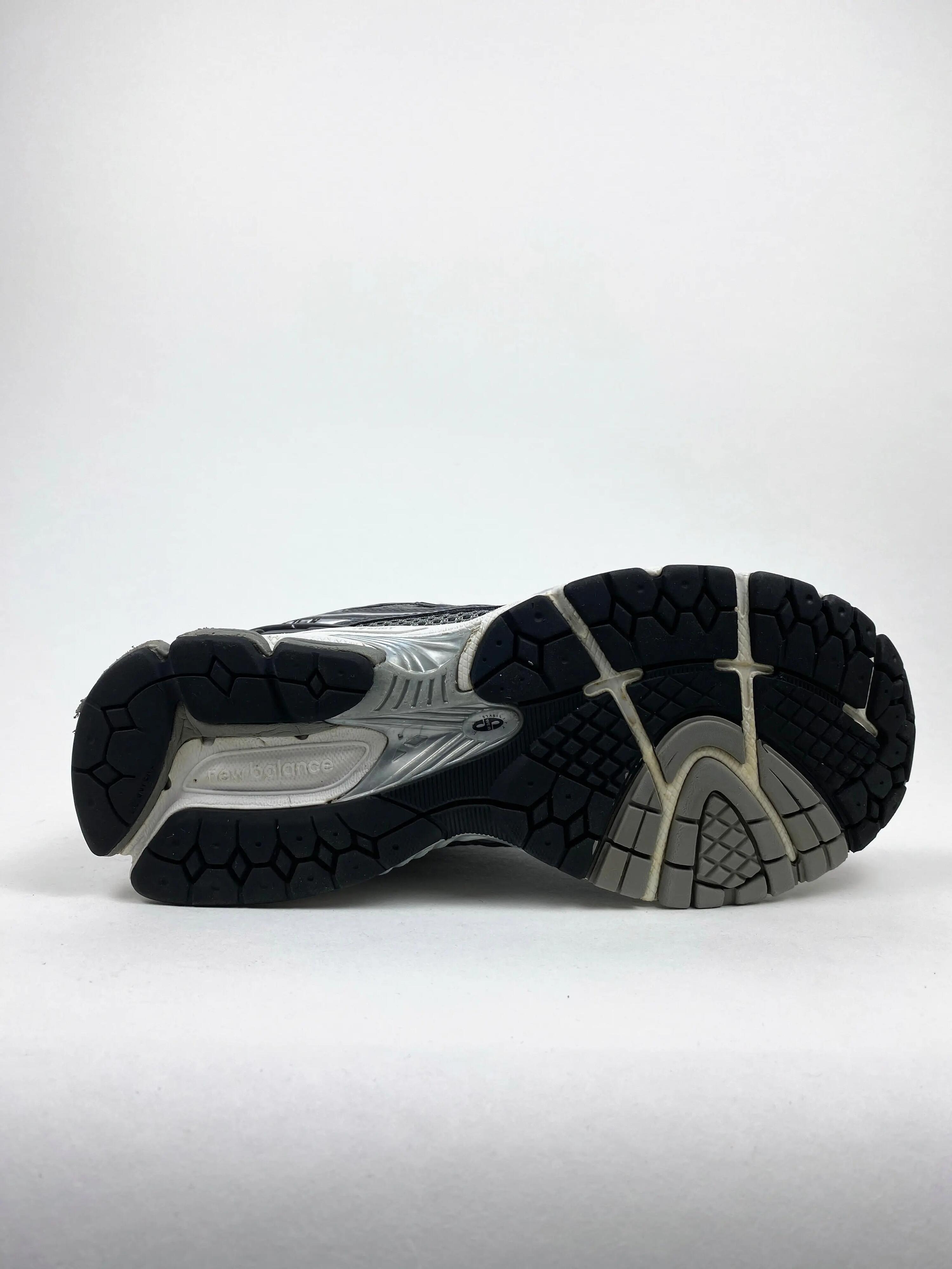 Reconditionné NEW BALANCE Baskets Homme, 1906R, Gris foncé Très Bon État 2/4