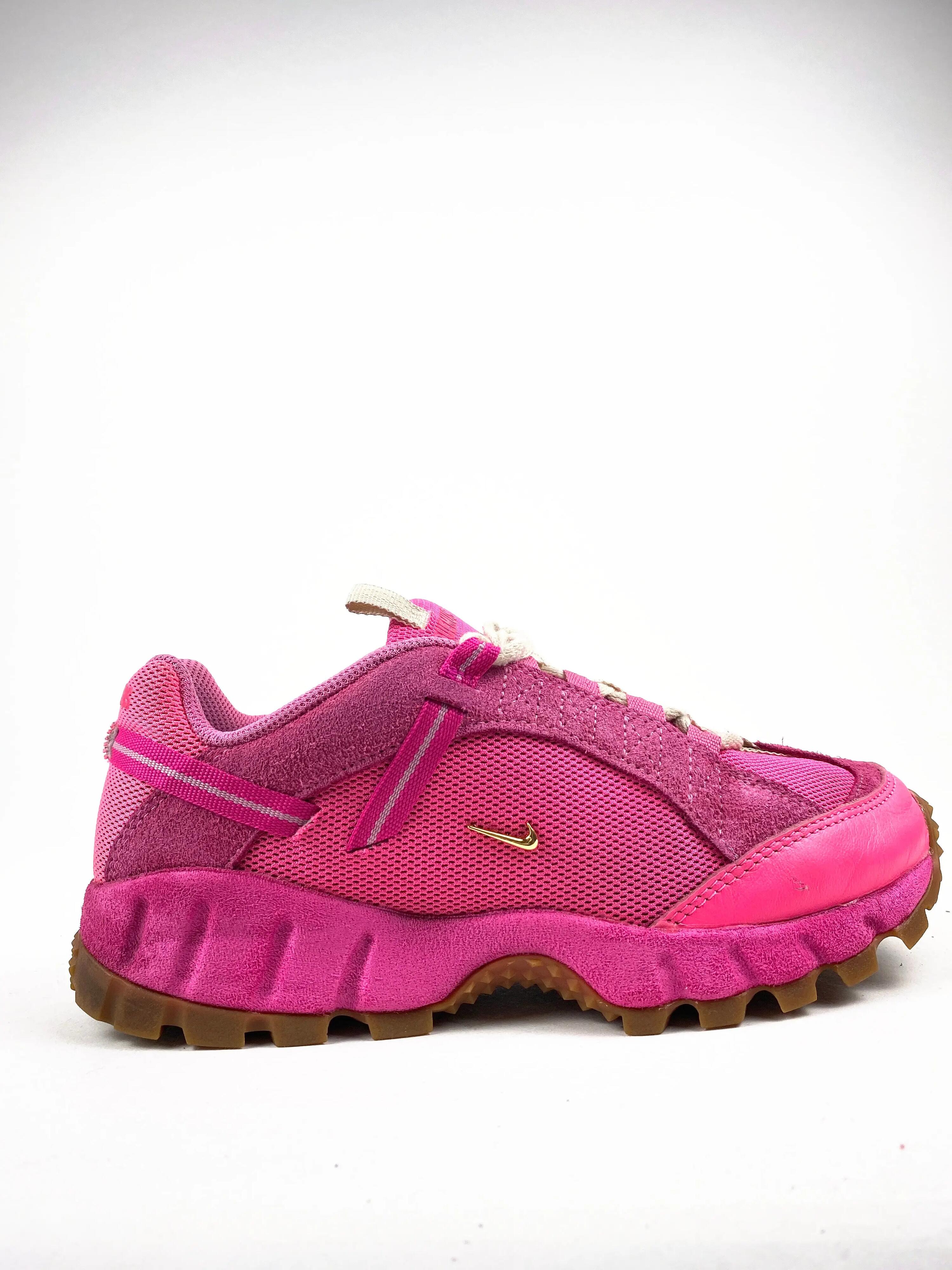 NIKE picture