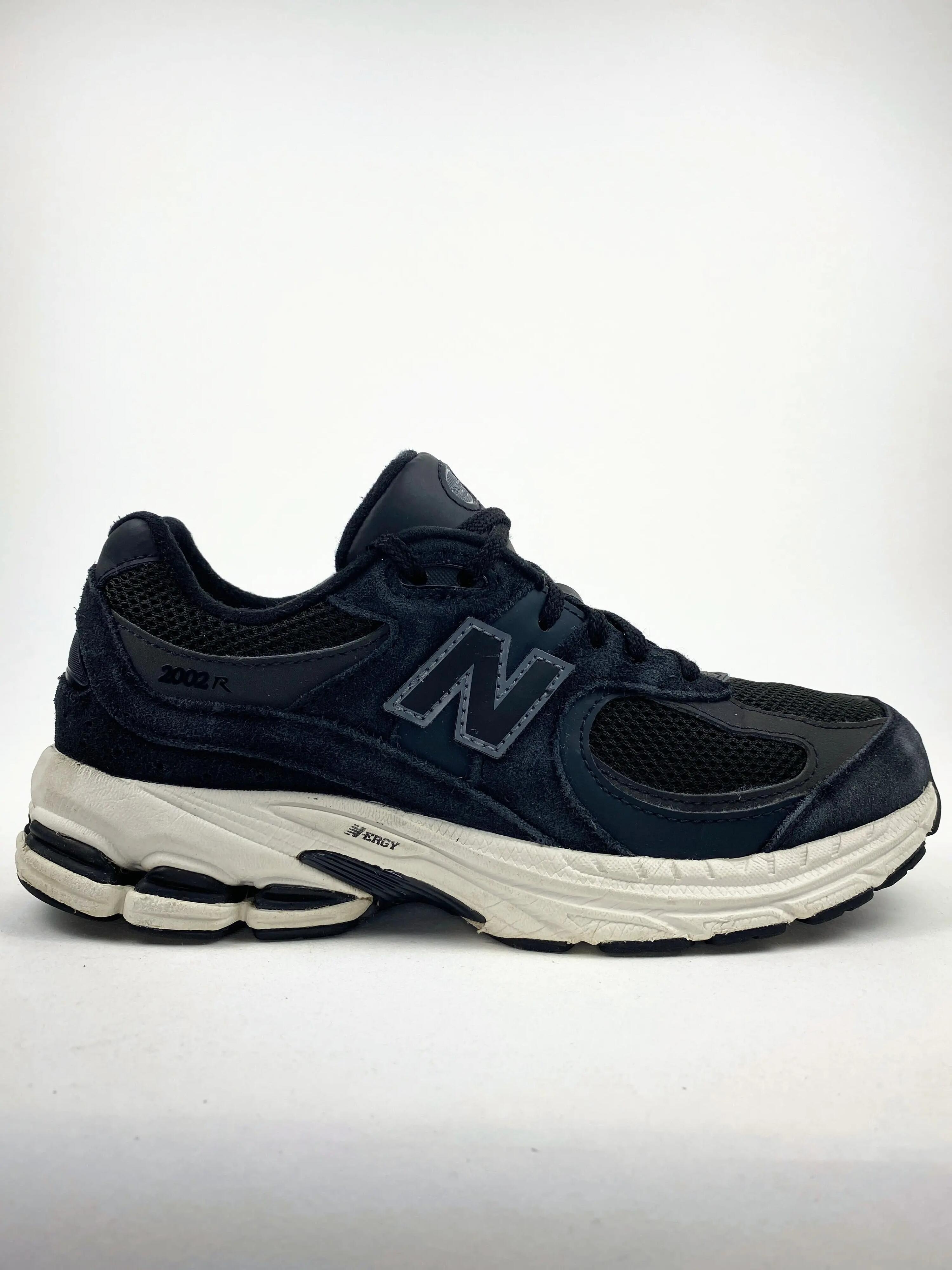 NEW BALANCE picture