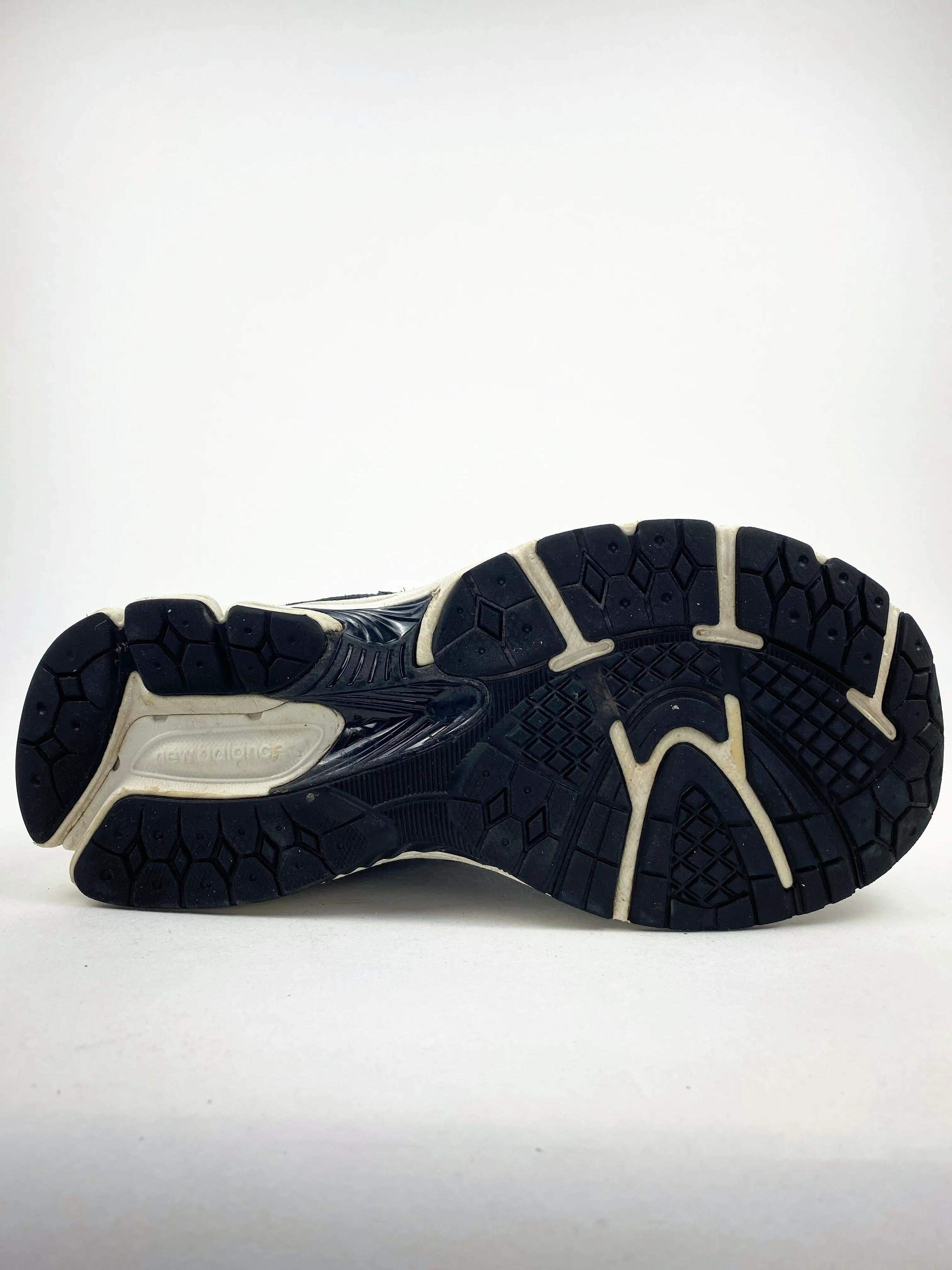 Reconditionné NEW BALANCE Baskets Femme, 2002R, Noir Très Bon État 2/4