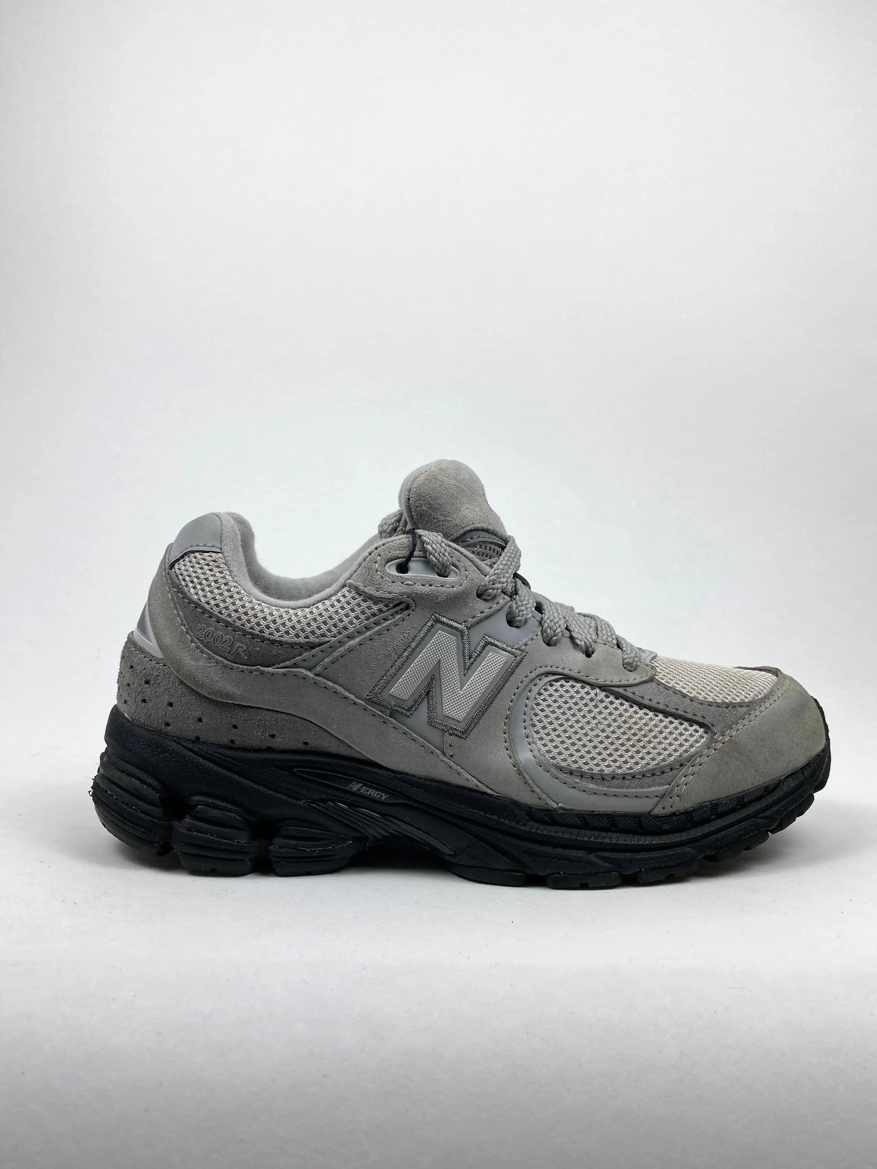 NEW BALANCE picture