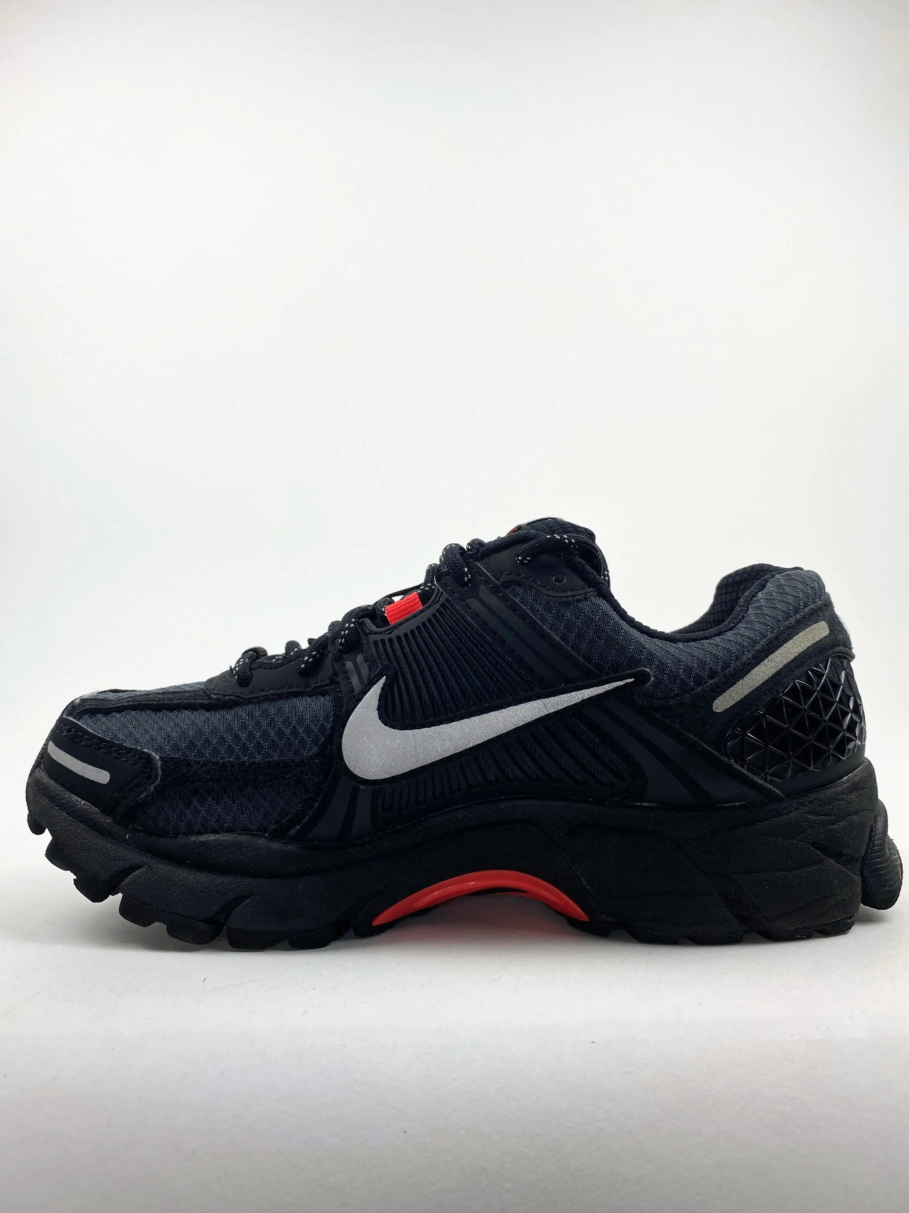 Reconditionné NIKE Baskets Femme, Zoom Vomero 5, Noir Très Bon État 4/4
