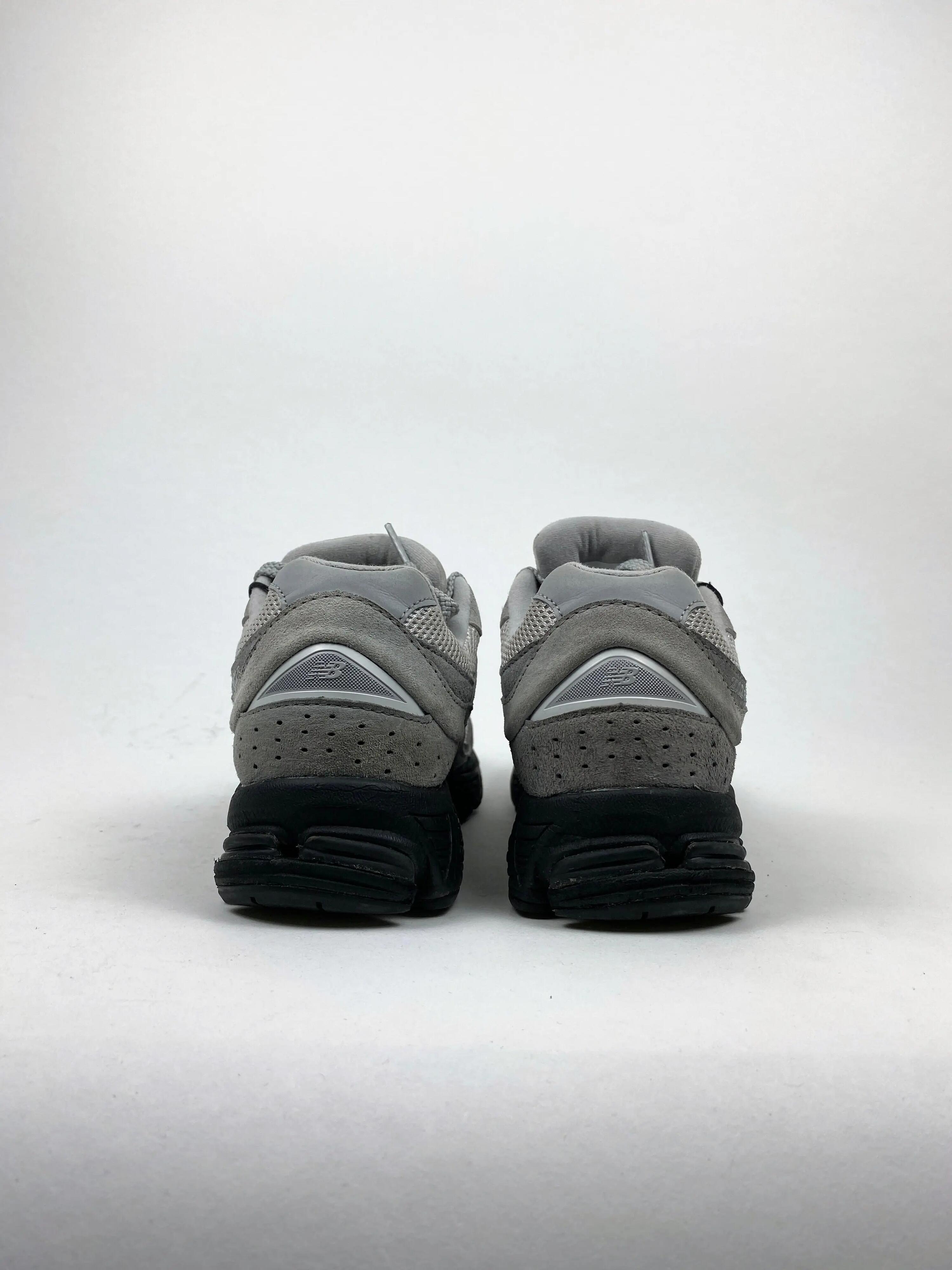 Reconditionné NEW BALANCE Baskets Femme, 2002R, Gris clair Très Bon État 3/4