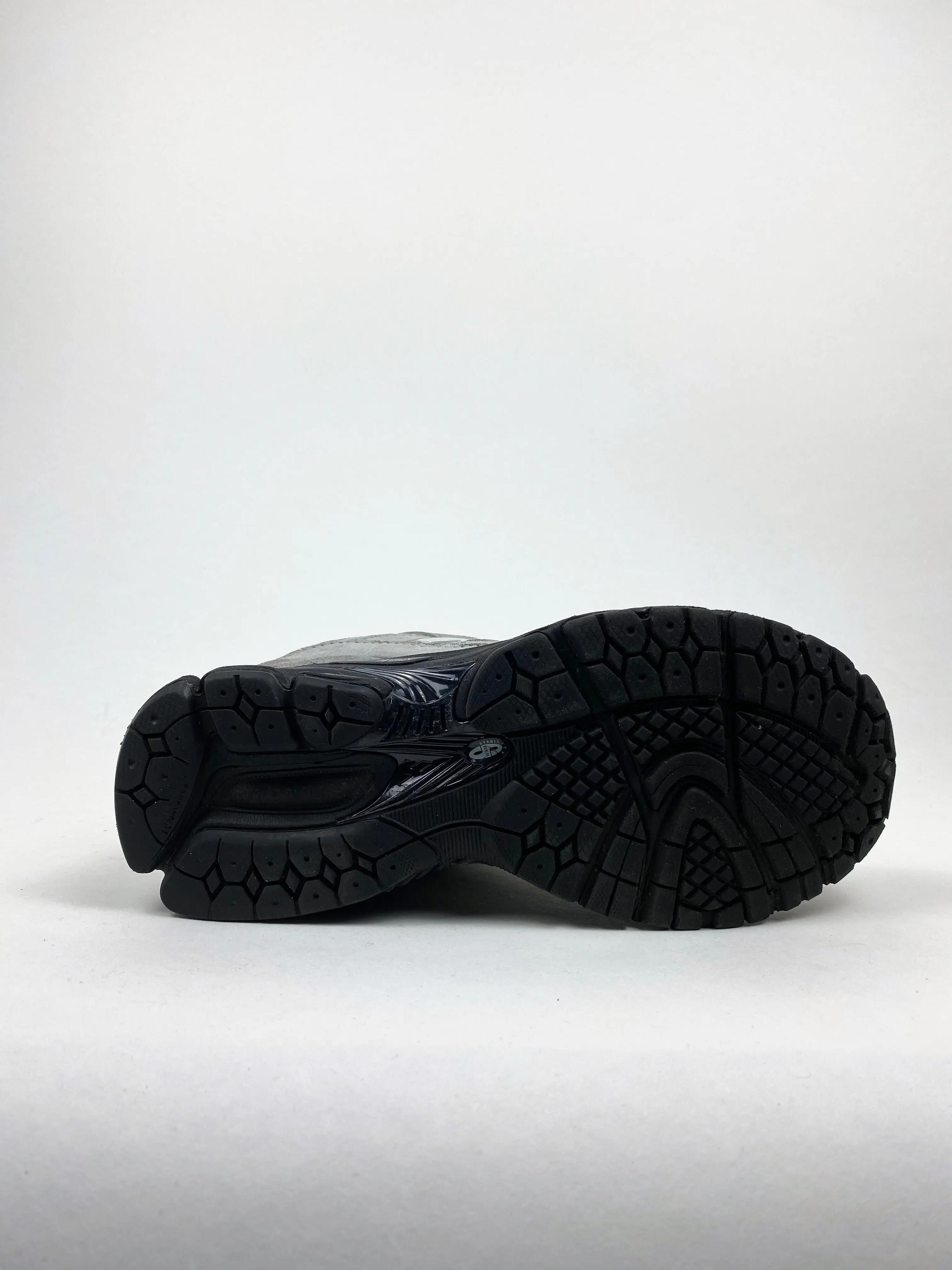 Reconditionné NEW BALANCE Baskets Femme, 2002R, Gris clair Très Bon État 2/4