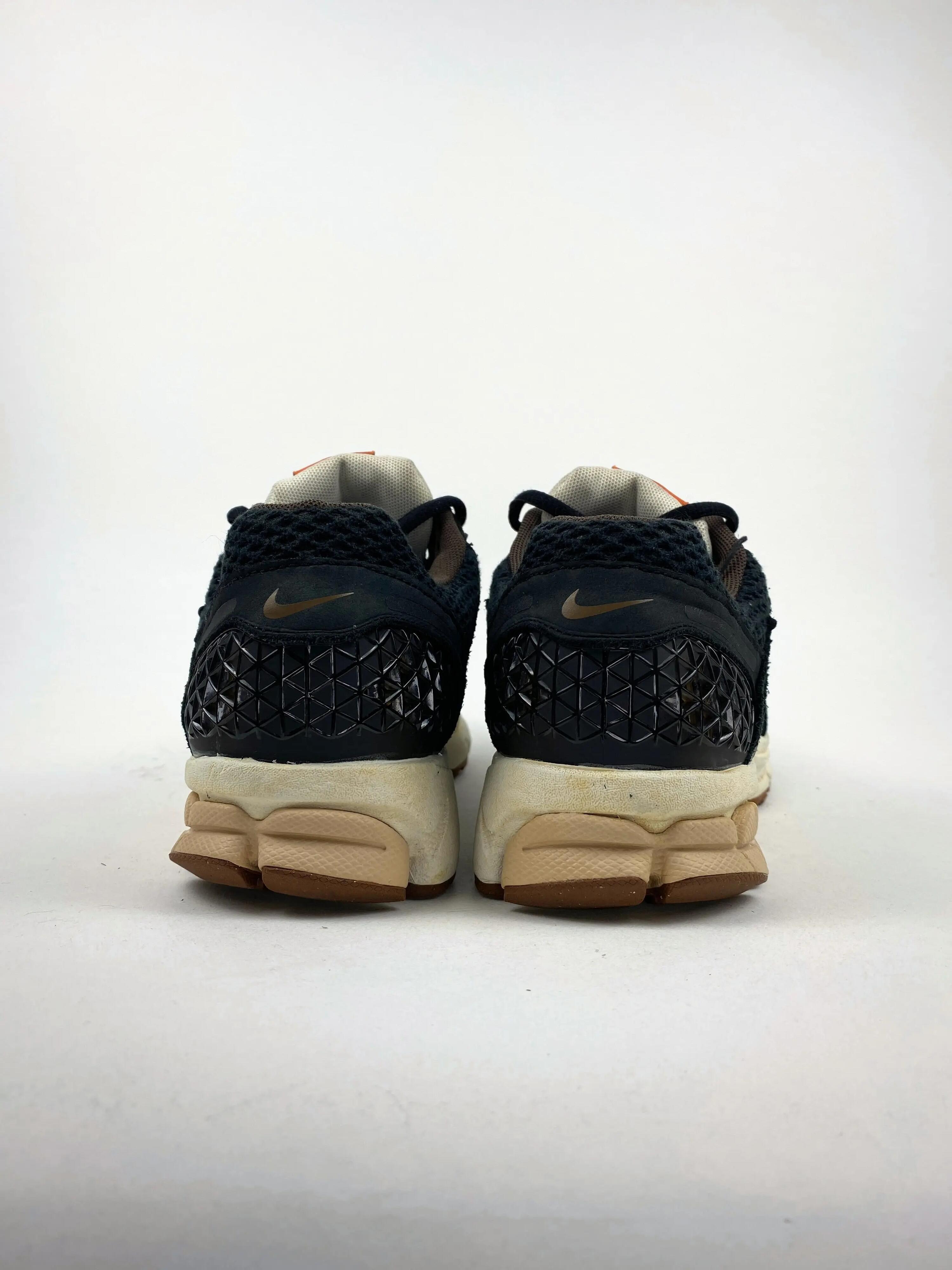 Reconditionné NIKE Baskets Homme, Zoom Vomero 5, Noir Très Bon État 3/4