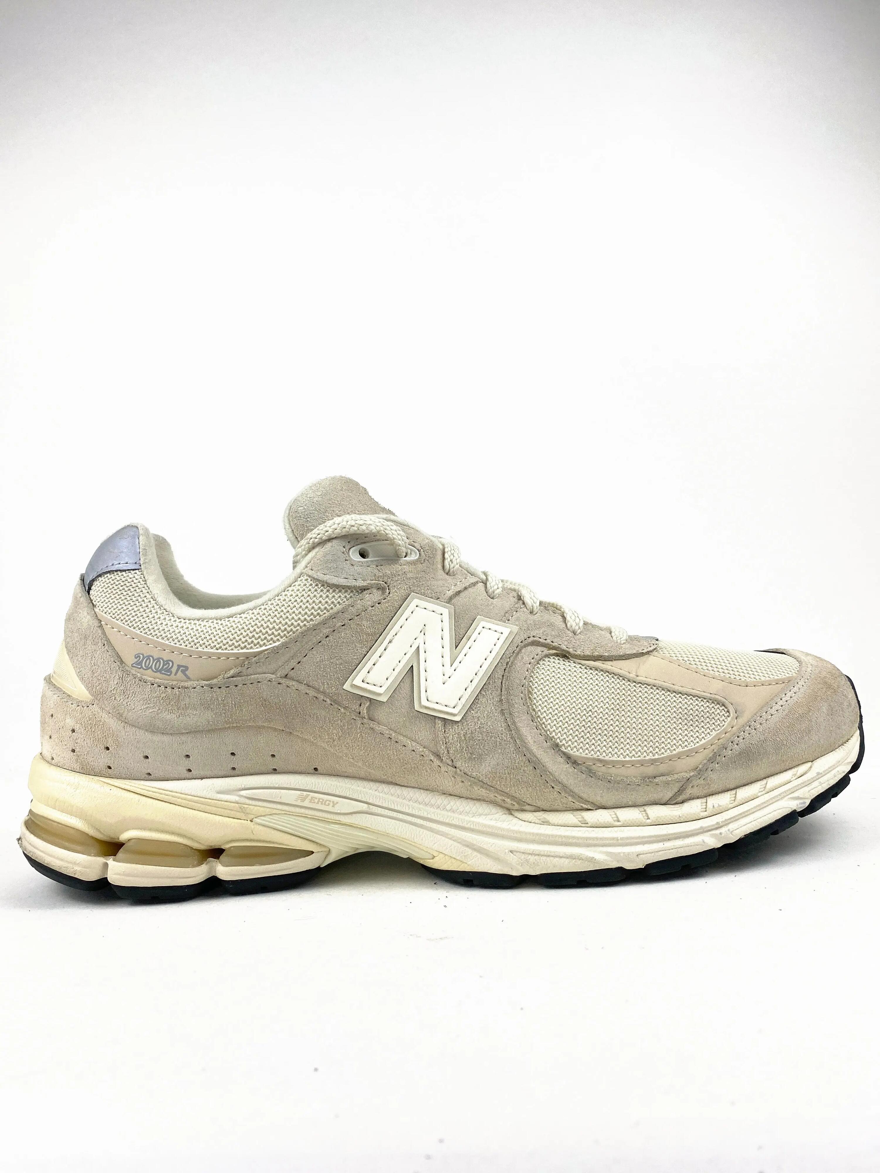 NEW BALANCE picture