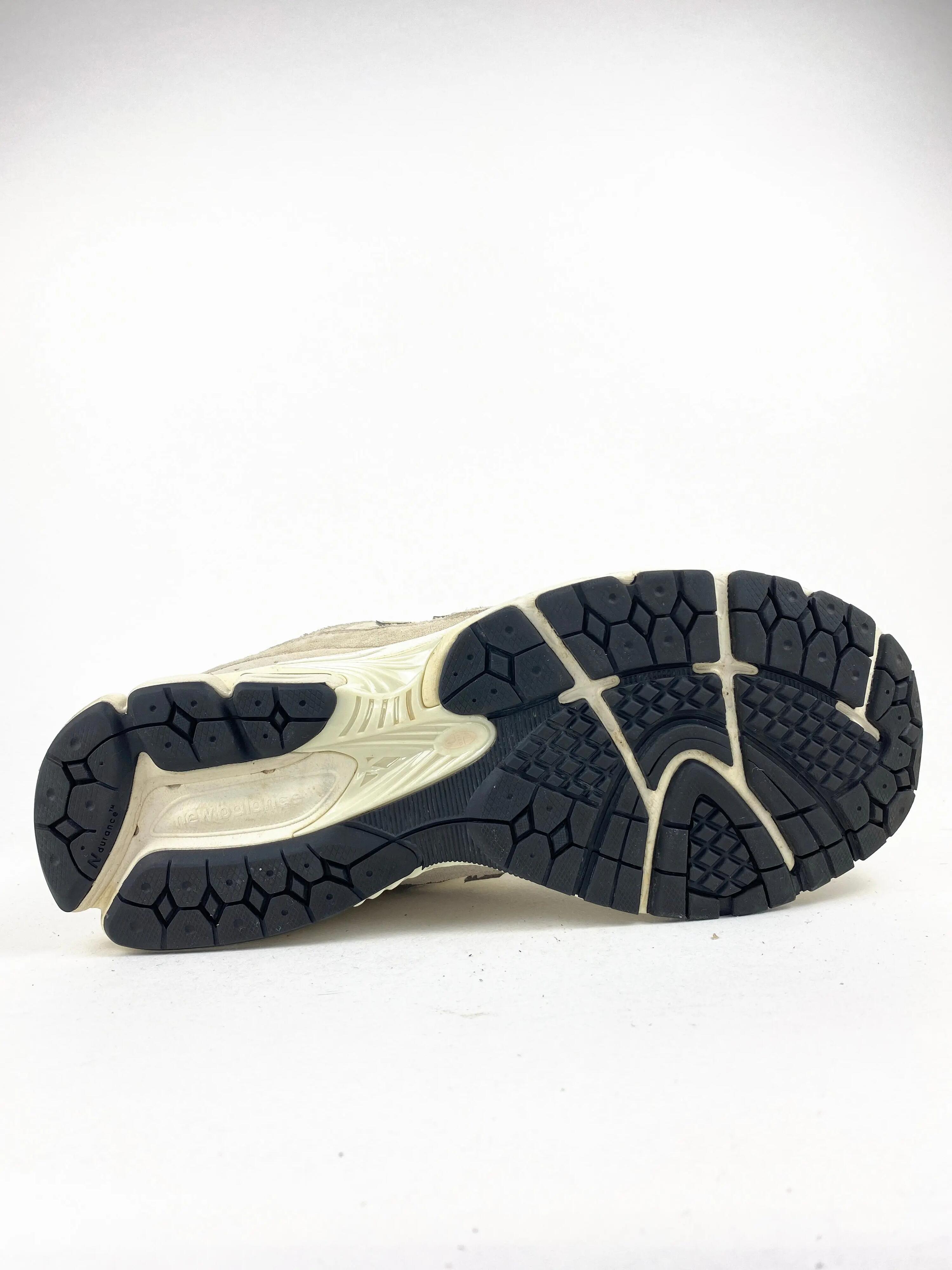 Reconditionné NEW BALANCE Baskets Homme, 2002R, Blanc Très Bon État 2/4
