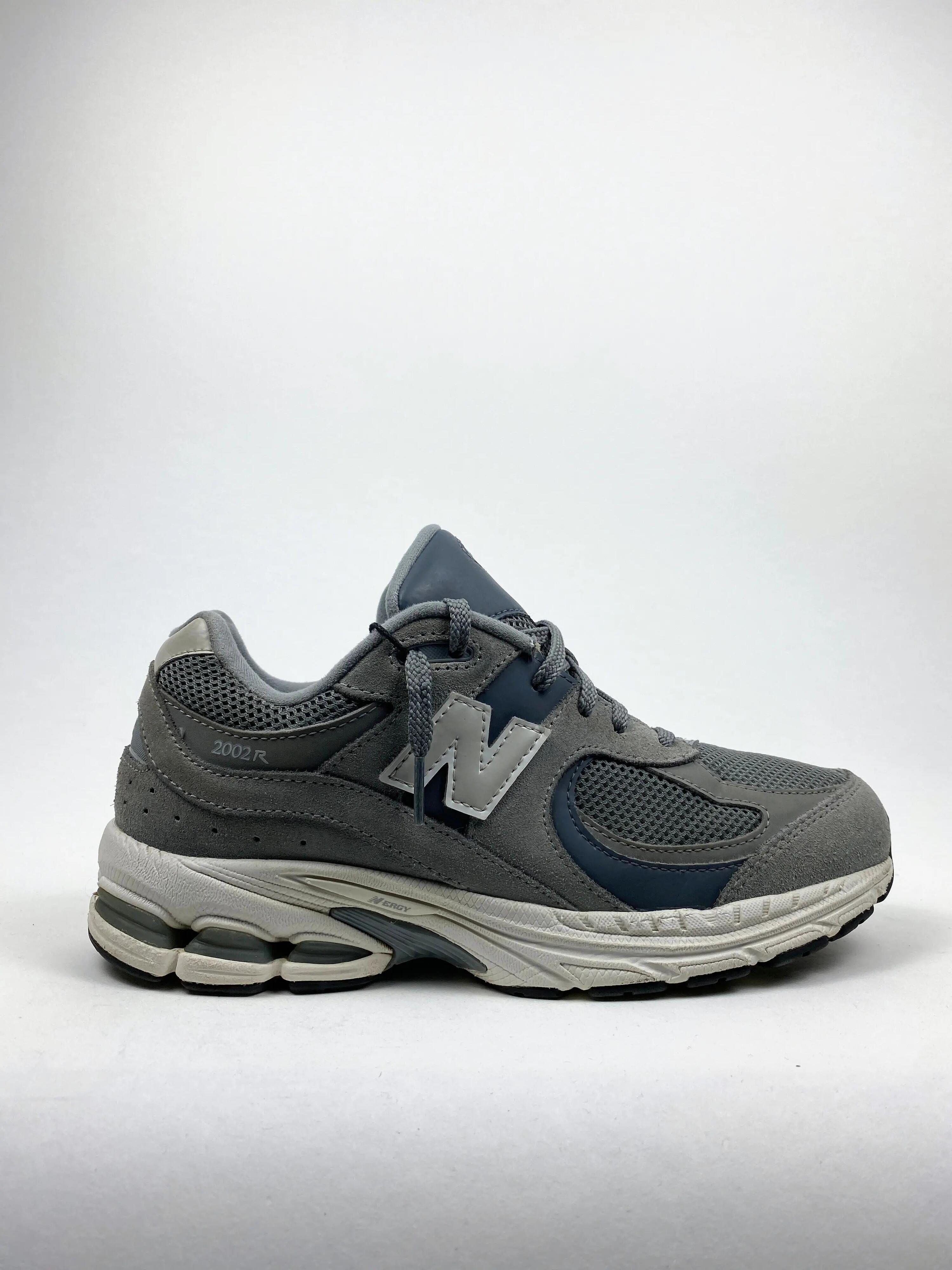 NEW BALANCE picture