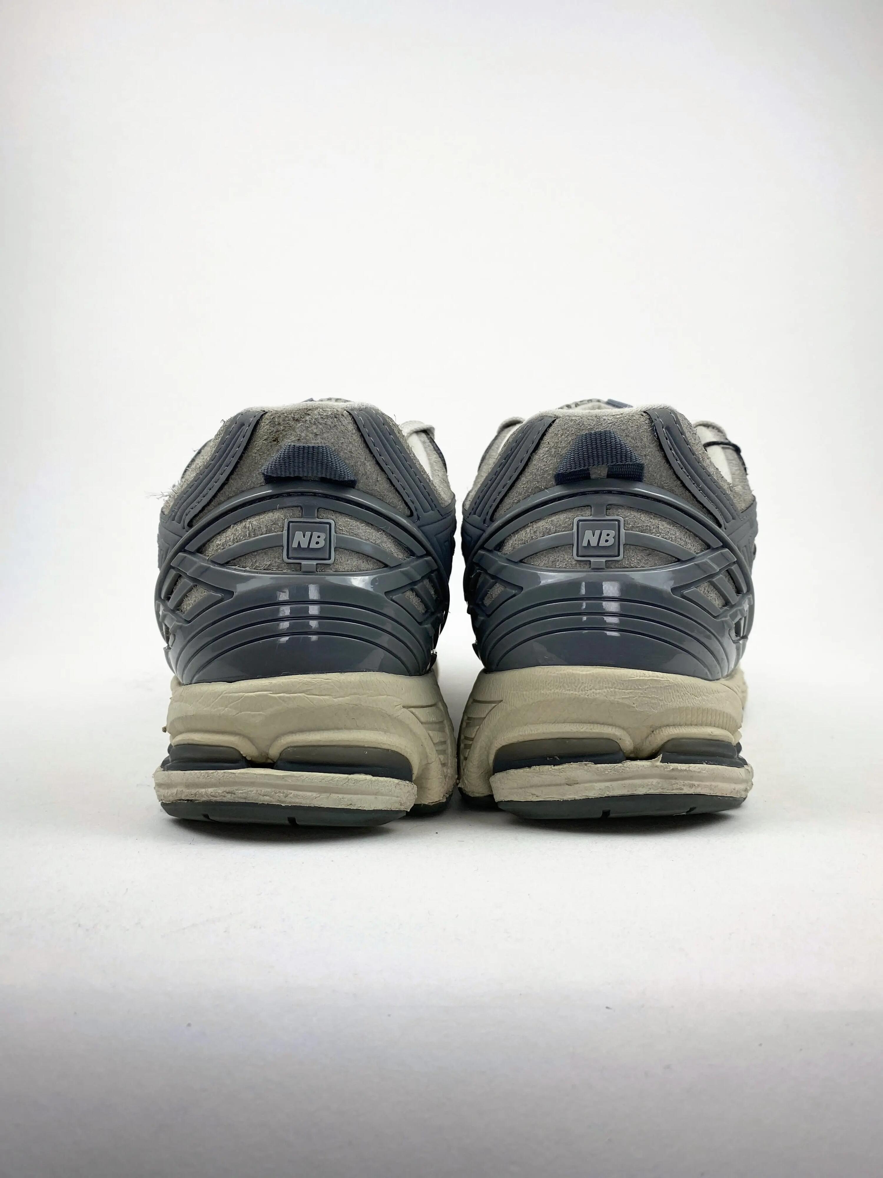 Reconditionné NEW BALANCE Baskets Homme, 1906R, Gris clair Très Bon État 3/4