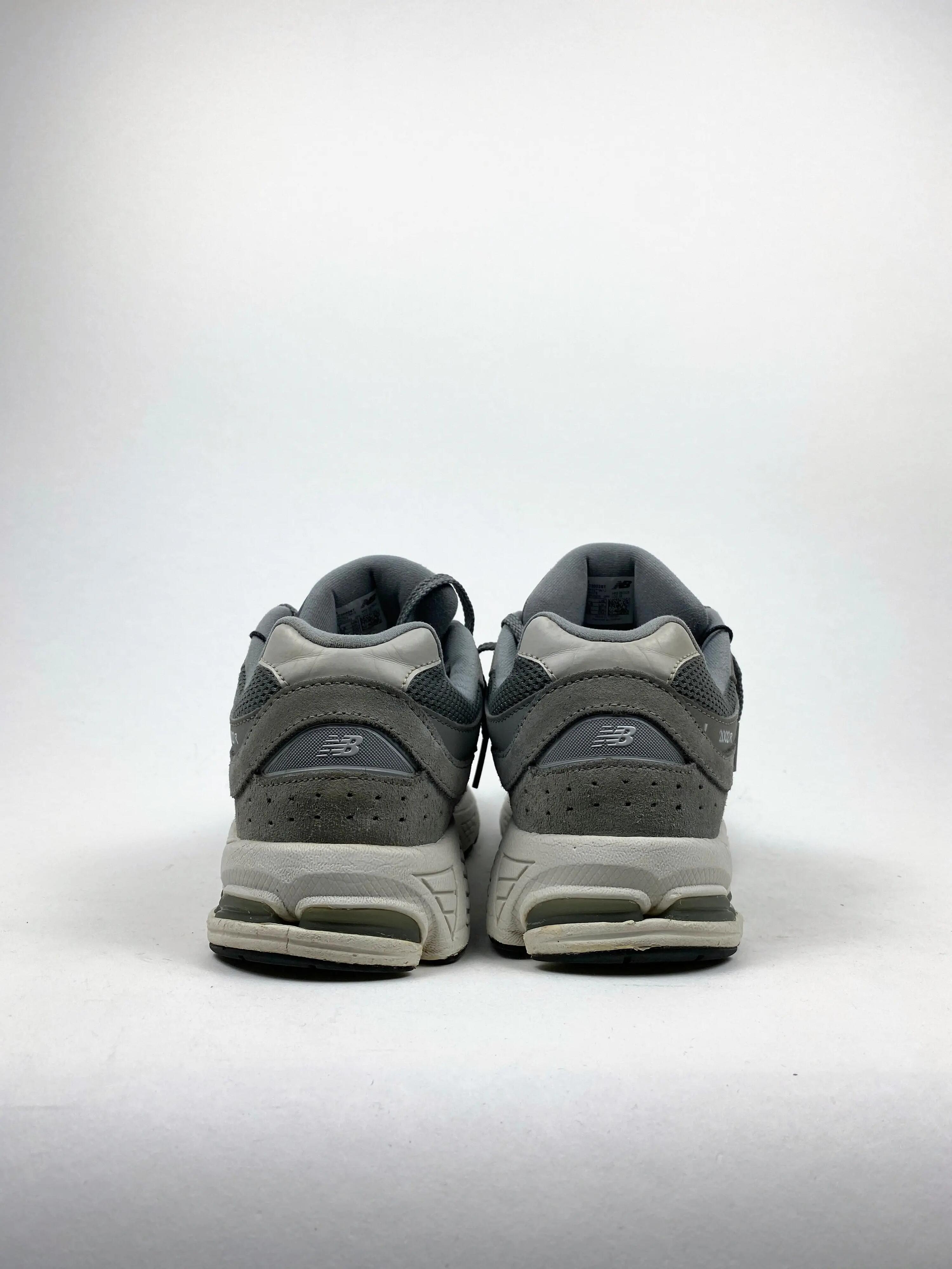 Reconditionné NEW BALANCE Baskets Homme, 2002R, Gris foncé Très Bon État 3/4