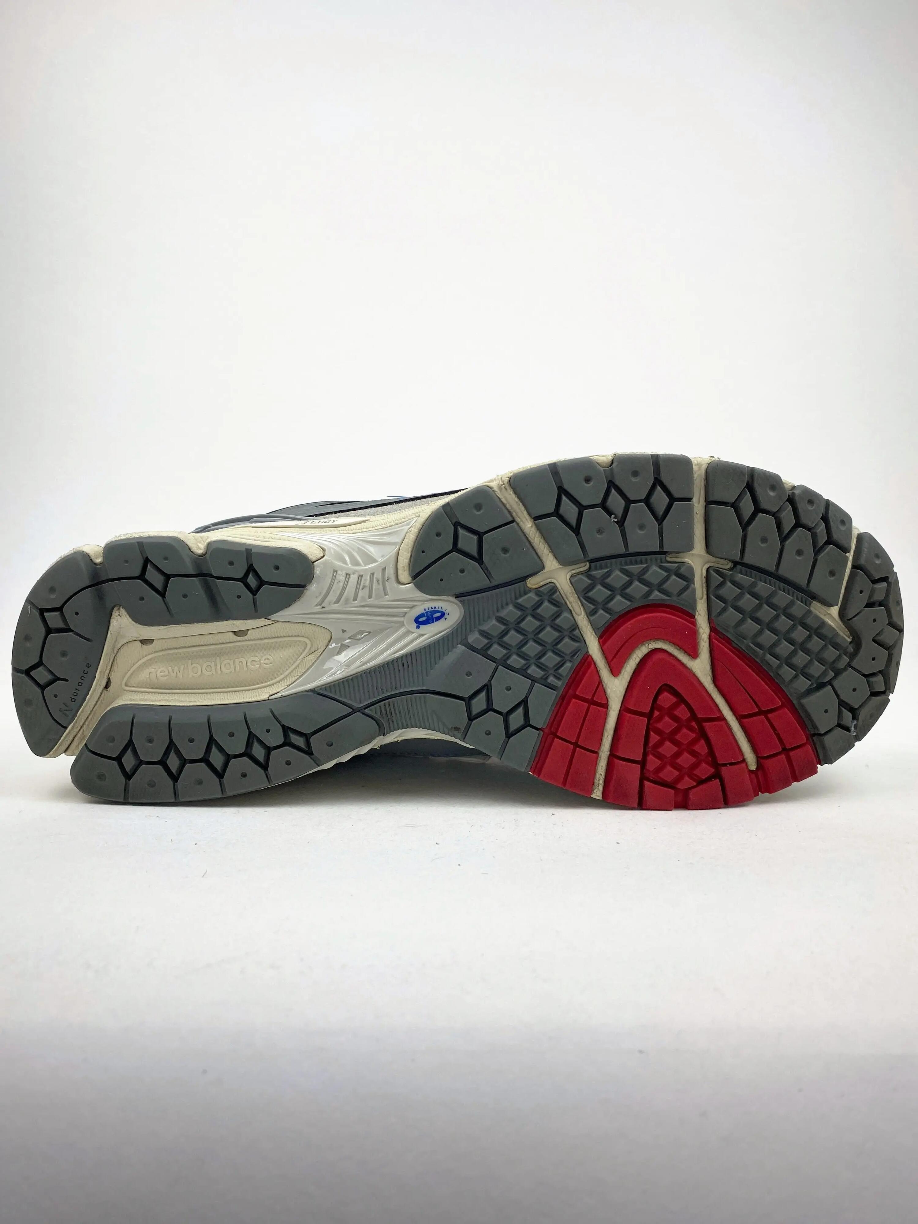 Reconditionné NEW BALANCE Baskets Homme, 1906R, Gris clair Très Bon État 2/4