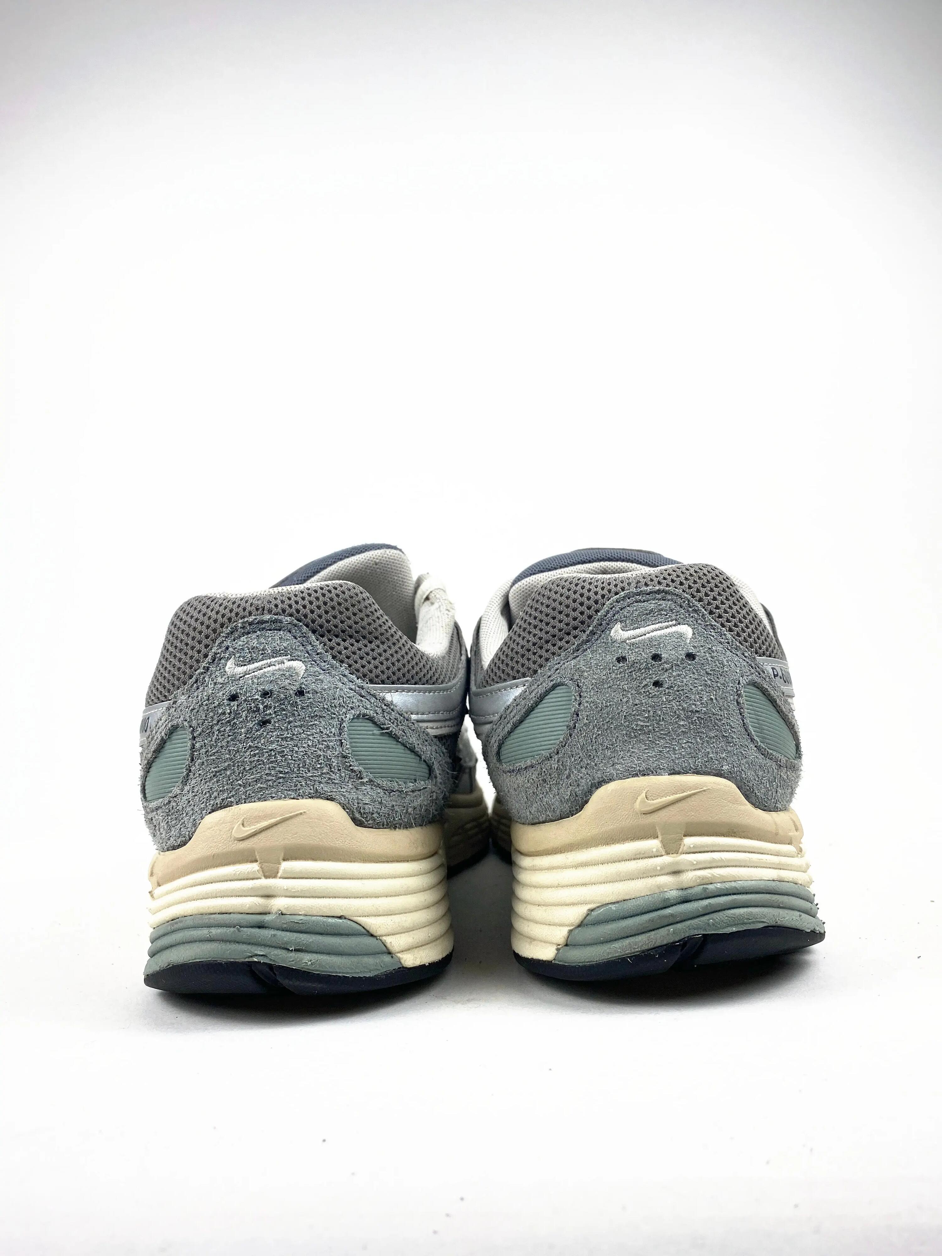 Reconditionné NIKE Baskets Homme, P-6000, Gris clair Très Bon État 3/4