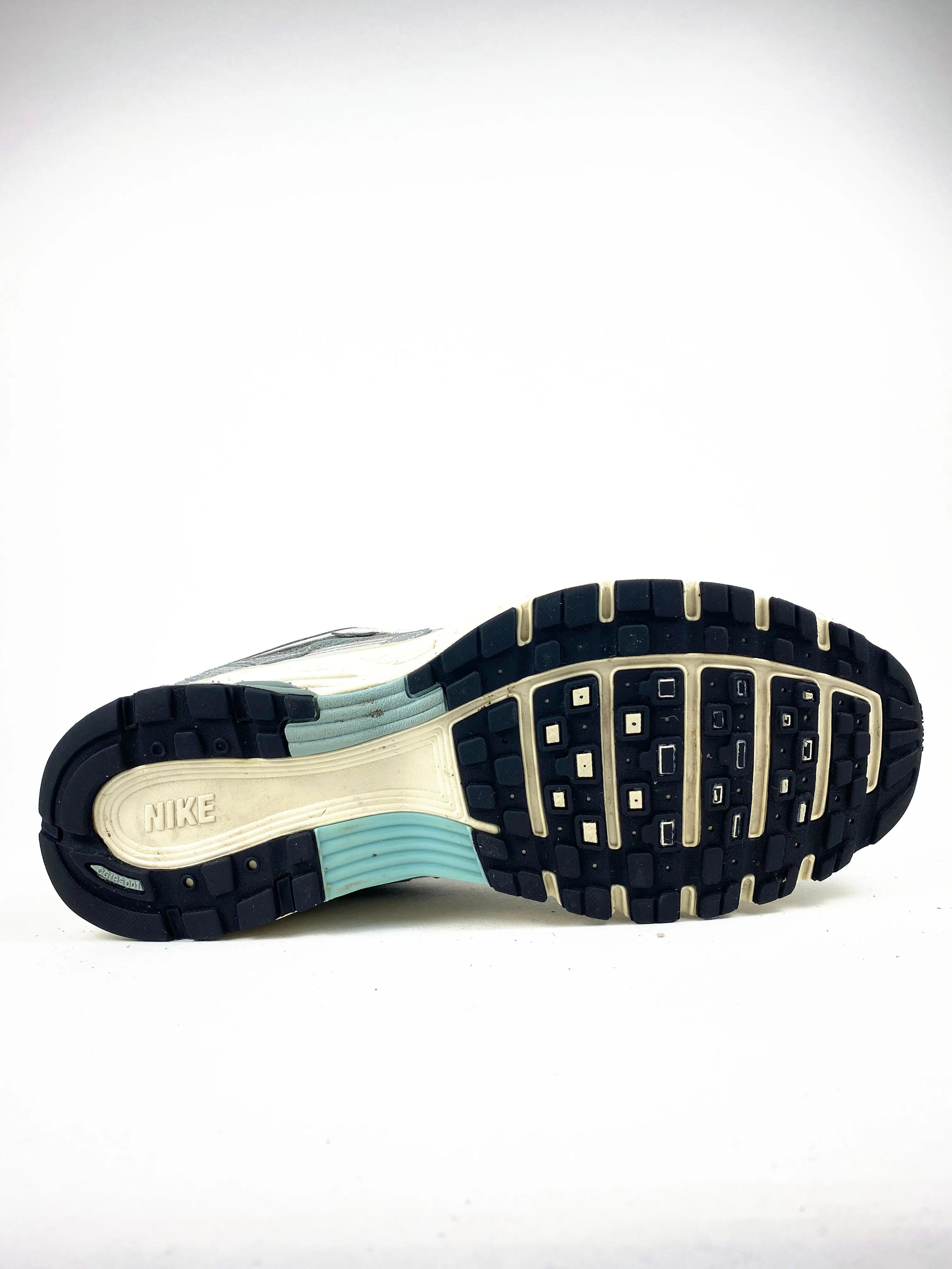 Reconditionné NIKE Baskets Homme, P-6000, Gris clair Très Bon État 2/4