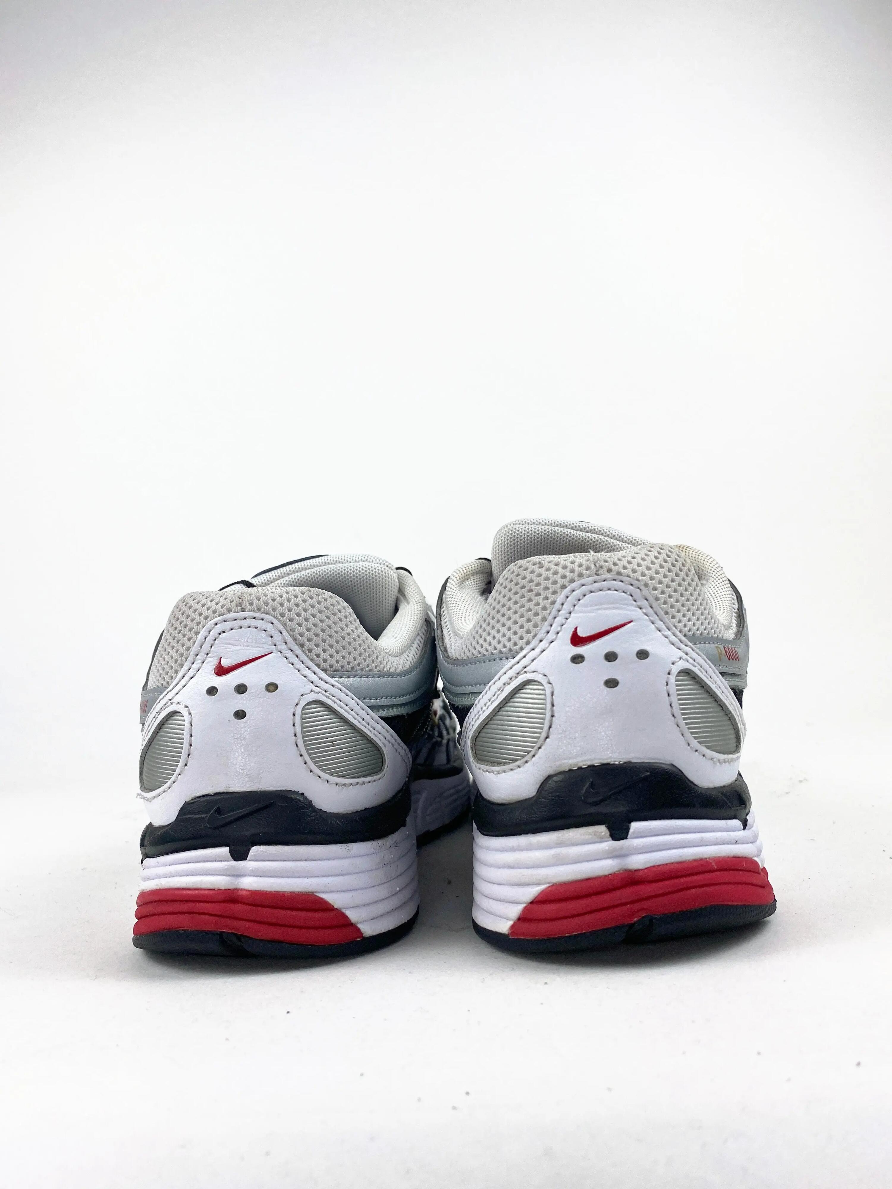 Reconditionné NIKE Baskets Femme, P-6000, Blanc Très Bon État 3/4