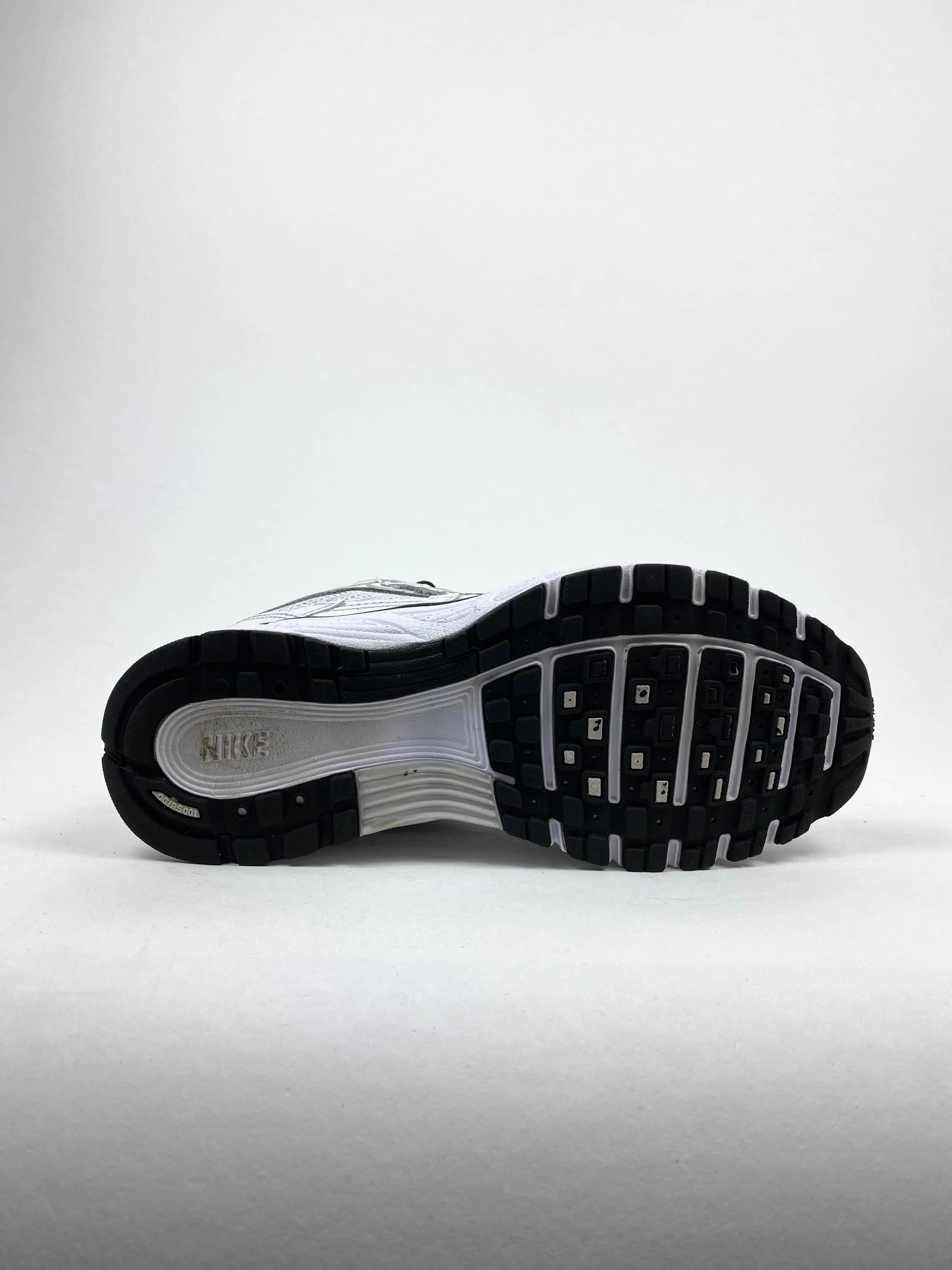 Reconditionné NIKE Baskets Femme, P-6000, Blanc Très Bon État 2/4