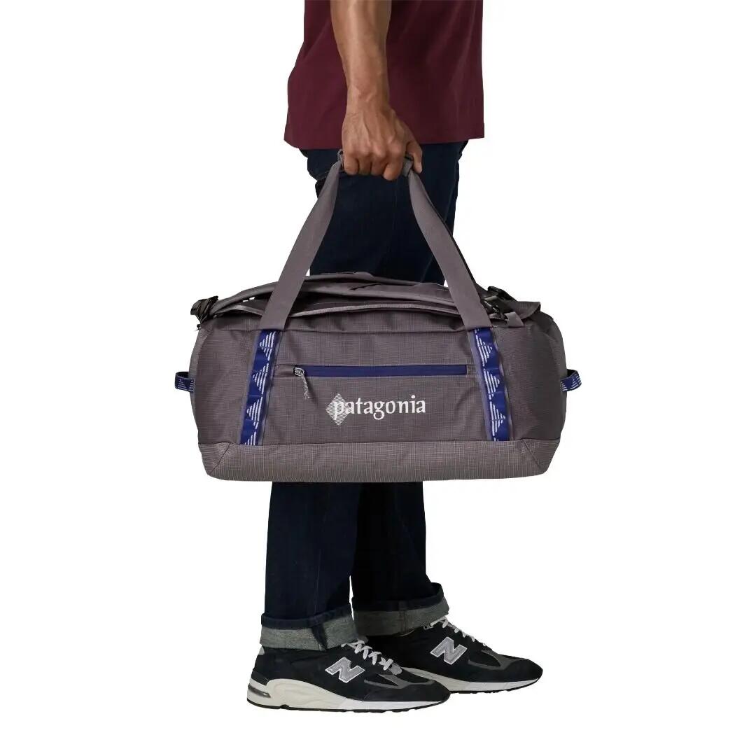 Bolsa Gris Patagonia Hole® Duffel 40L  Hut Tripper: May Grey con Base Acolchada 4/5